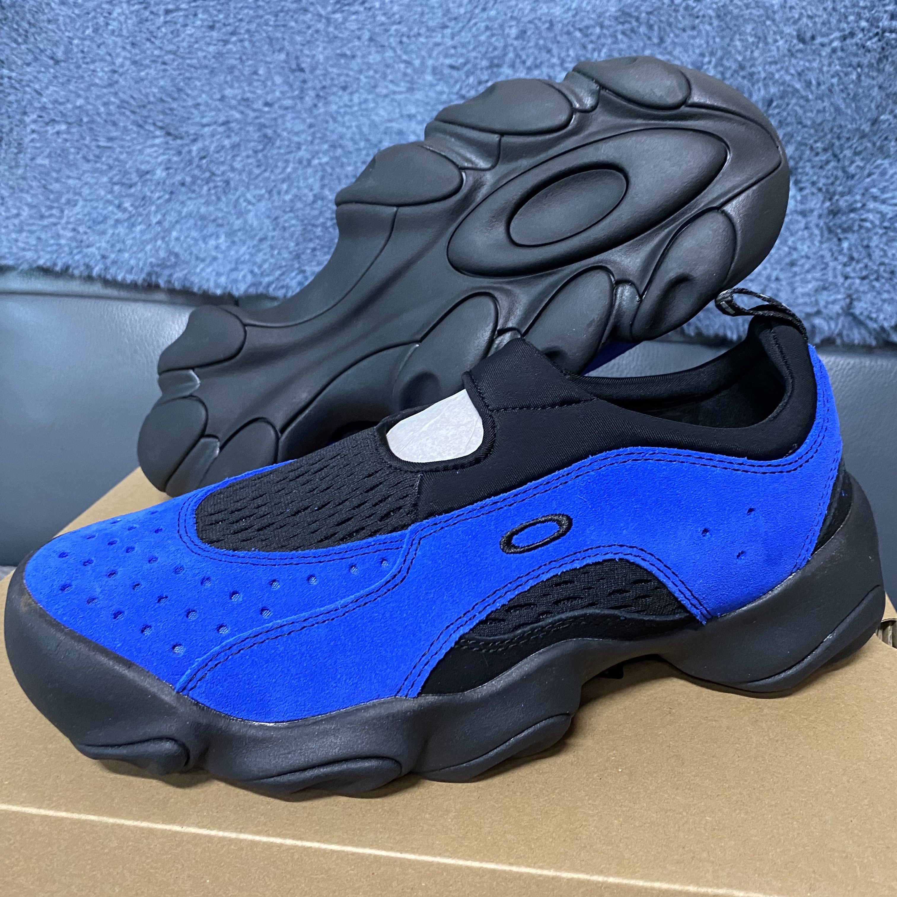 Oakley Factory Team x Brain Dead Flesh Sandal Electric Blue Black 착용 스타일 - 1