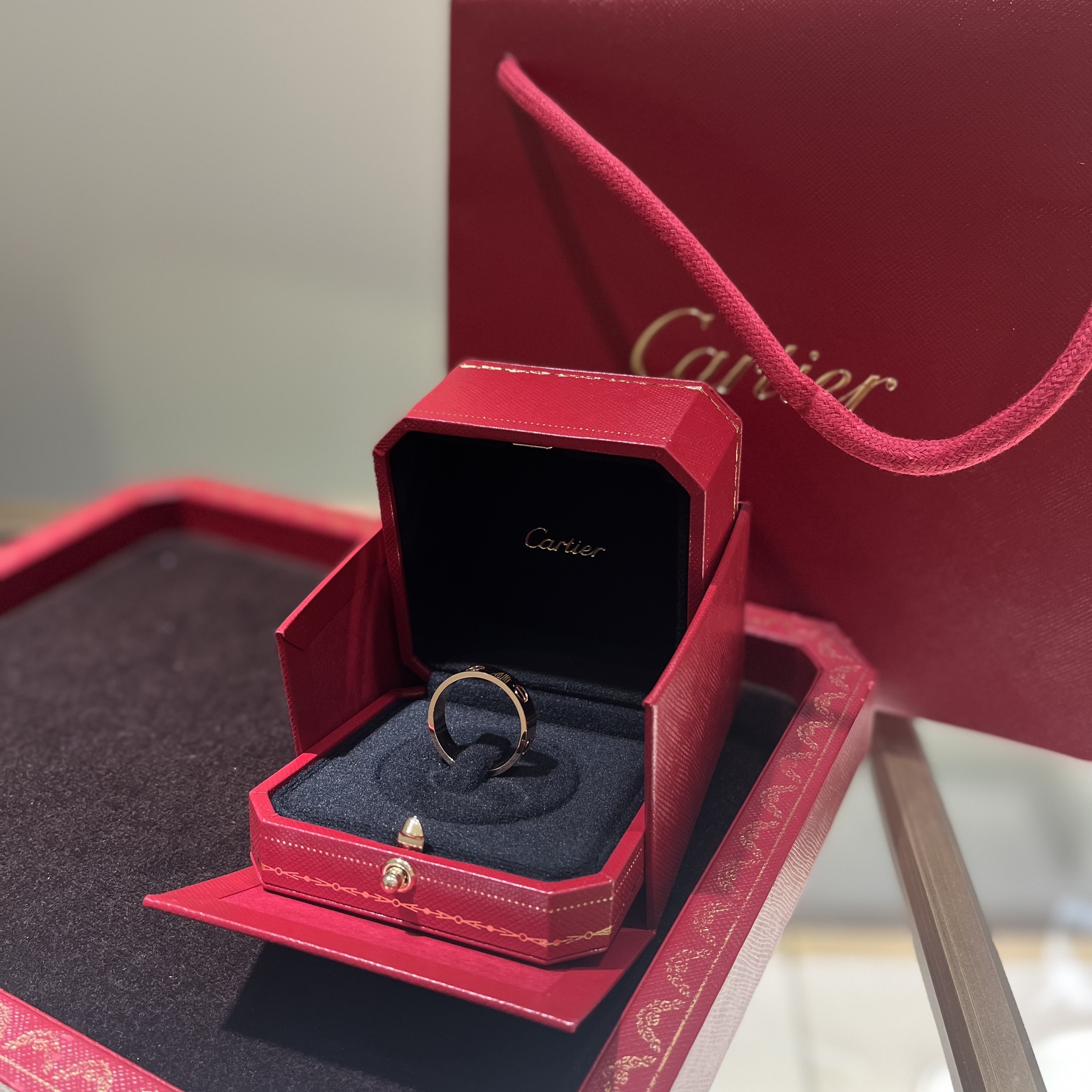 Cartier Love Wedding Band Rose Gold 착용 스타일 - 2