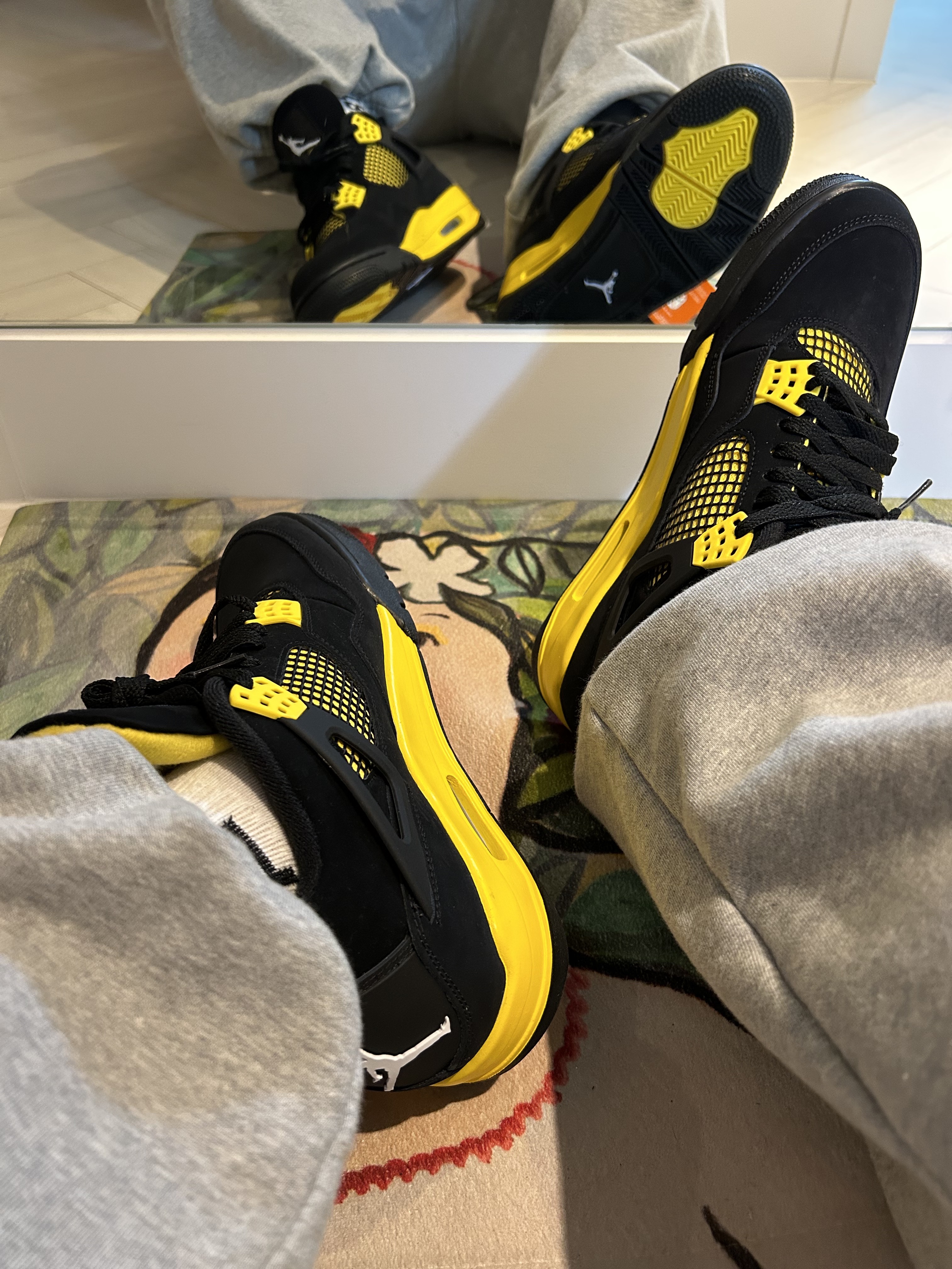 Jordan 4 Retro Thunder 2023 착용 스타일