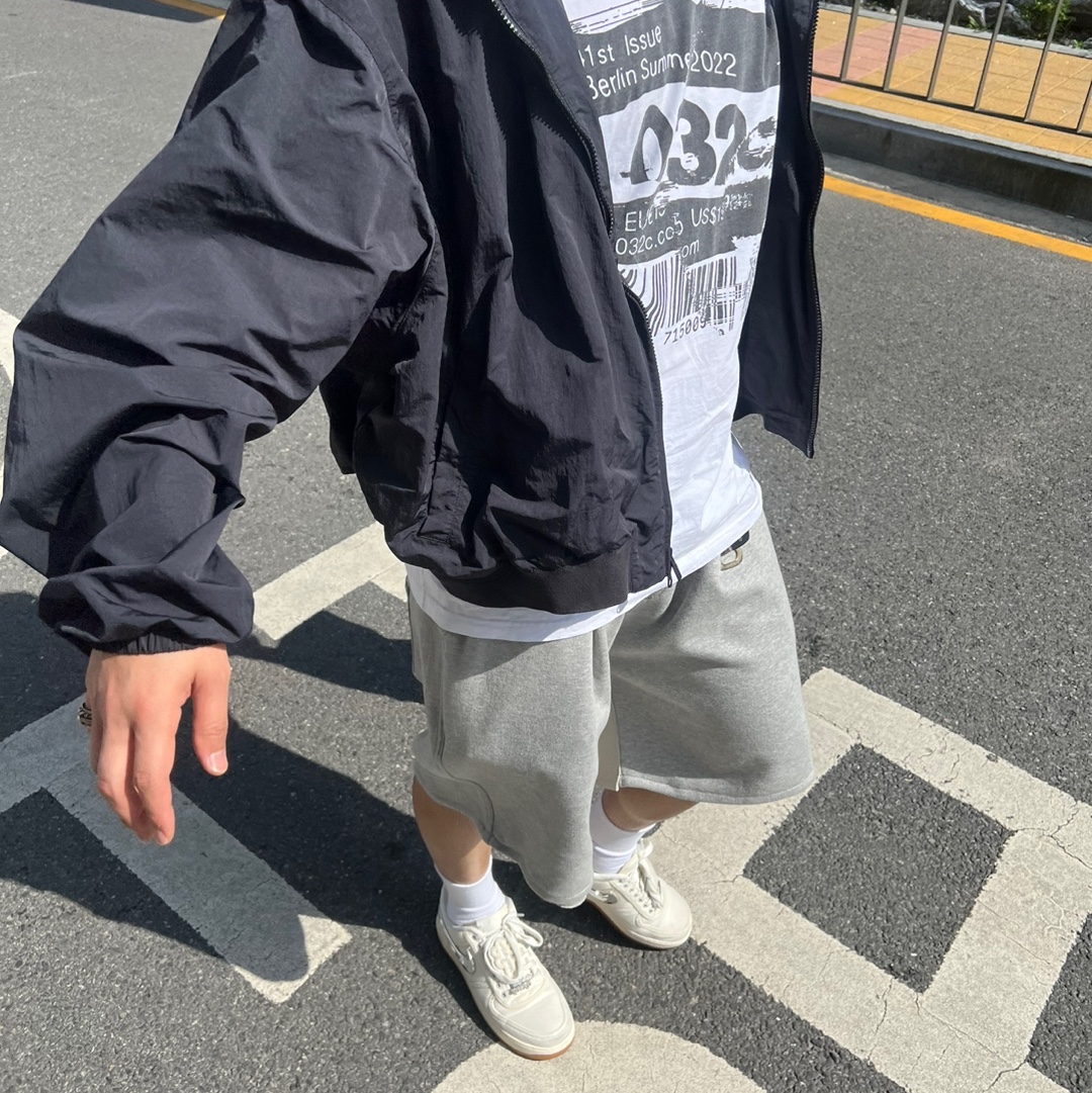 Nike x Travis Scott Air Force 1 Low White, Nike x Fear of God Bomber Hooded Jacket Black 착용 스타일