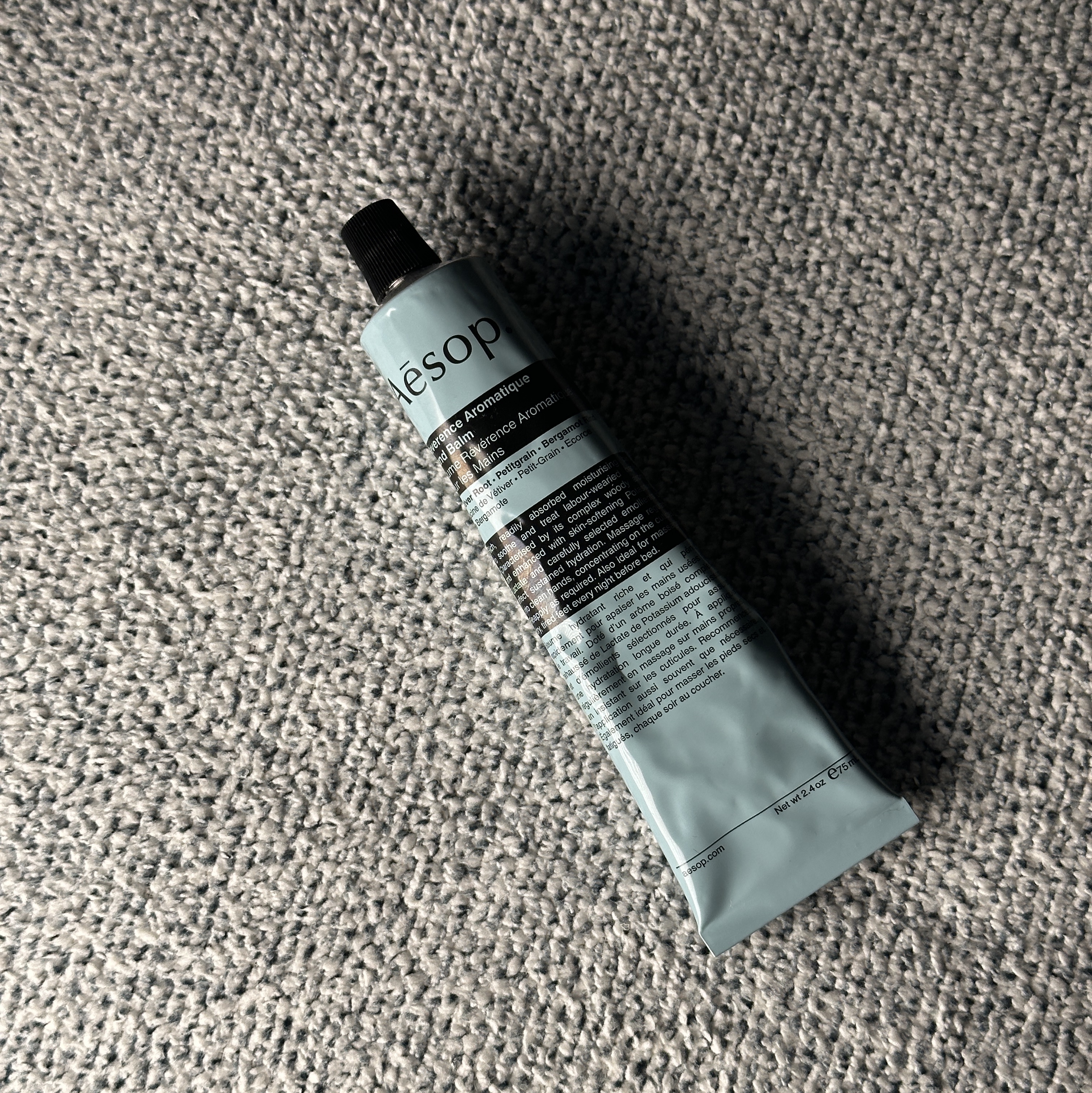 이솝 레버런스 아로마틱 핸드 밤 75ml 착용 스타일 - 3