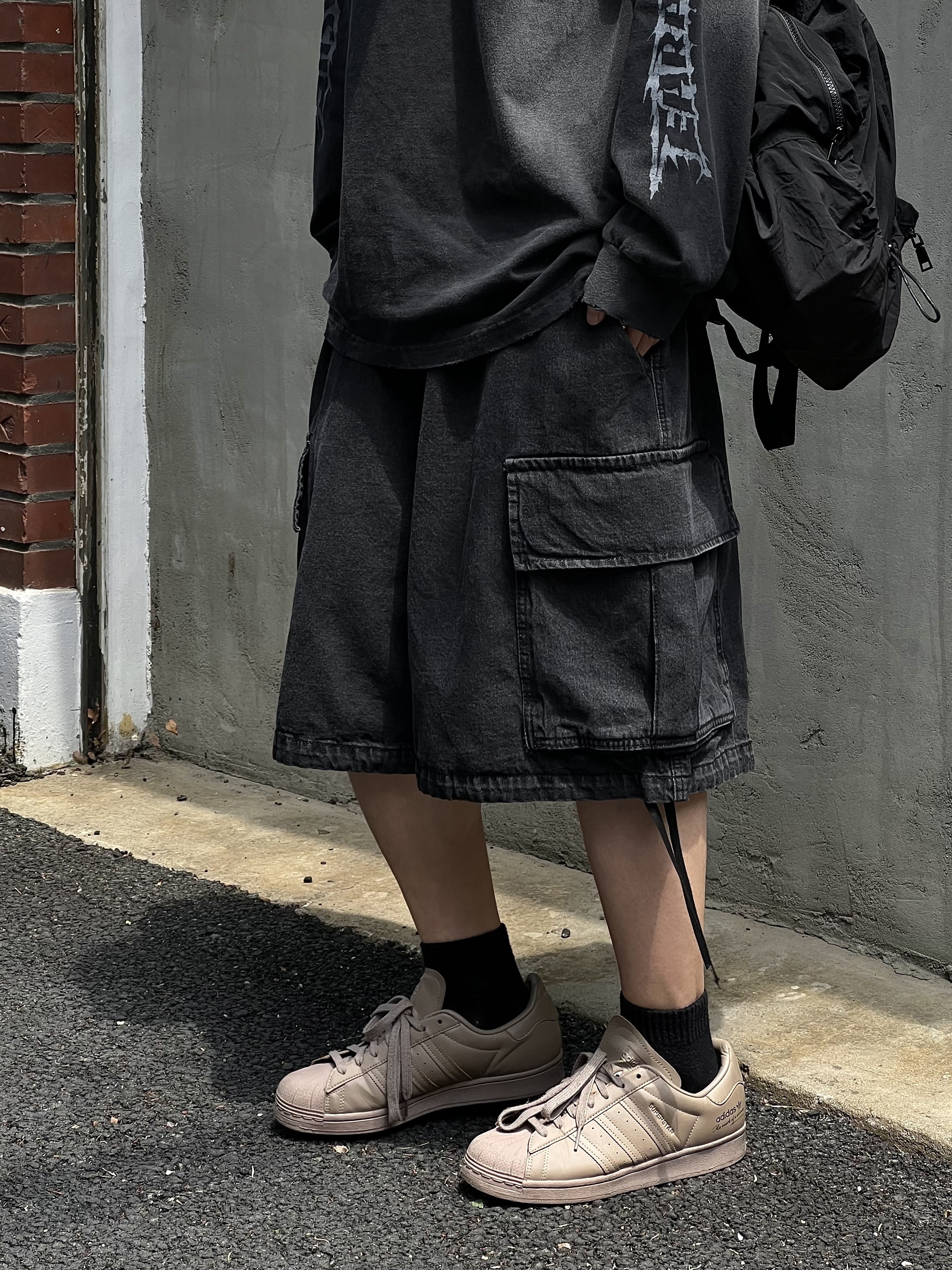 Adidas Superstar Chalky Brown 착용 스타일 - 4