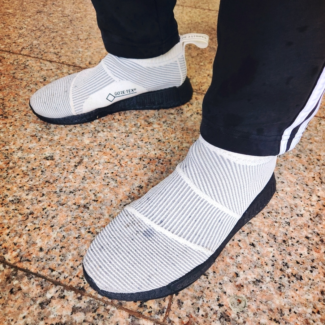 아디다스 NMD CS1 프라임니트 고어텍스 화이트 착용 스타일 - 2