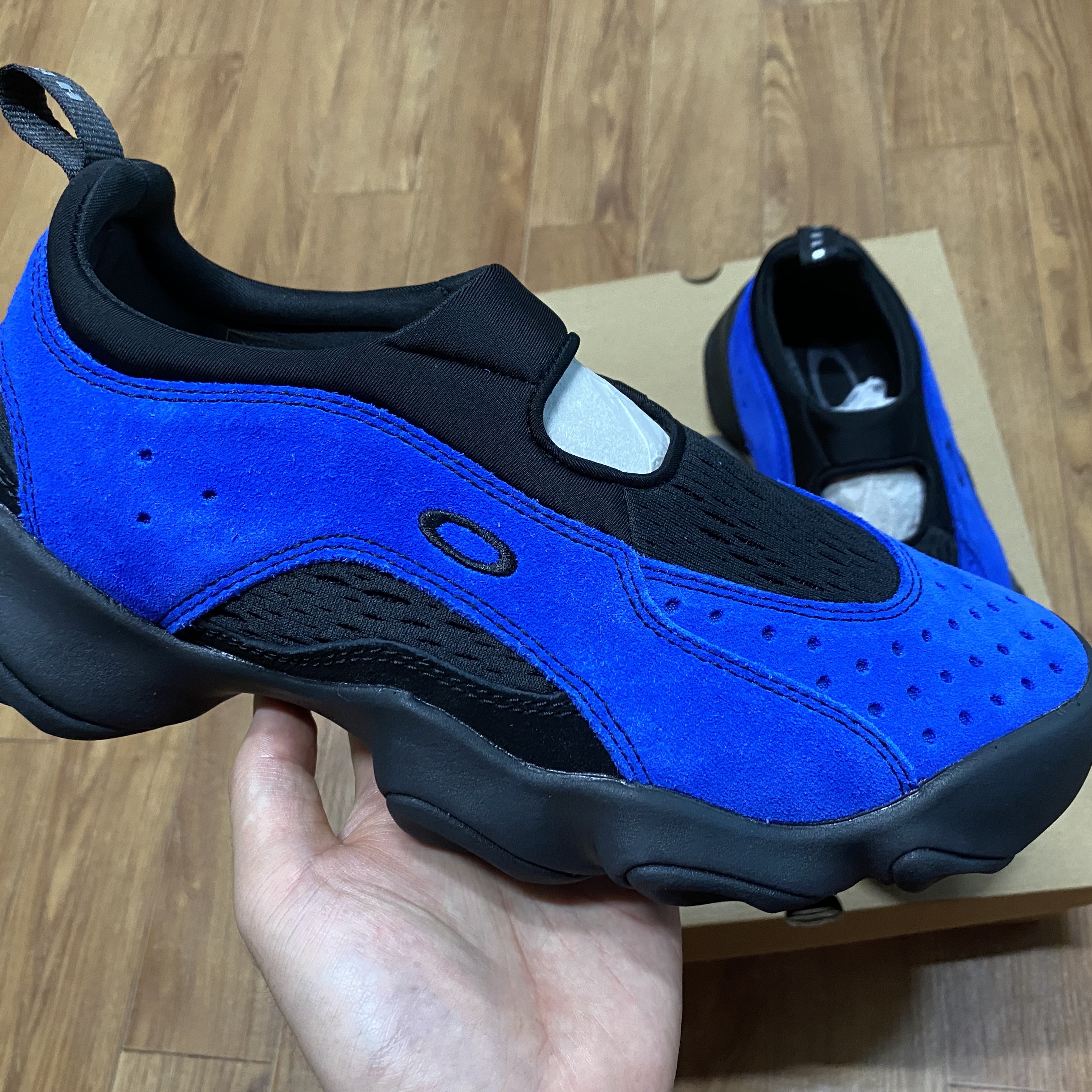 Oakley Factory Team x Brain Dead Flesh Sandal Electric Blue Black 착용 스타일 - 4