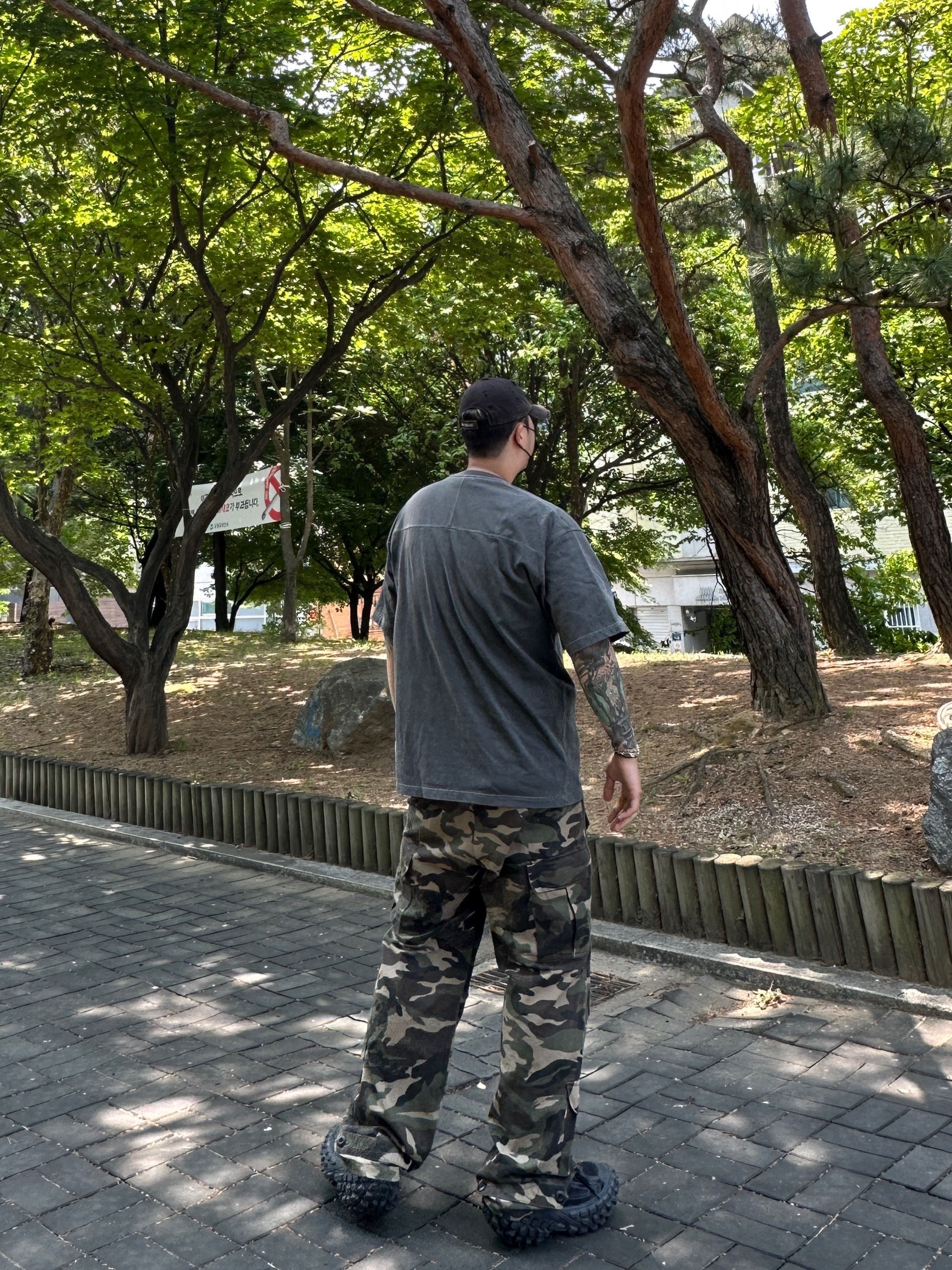Balenciaga Defender Sneakers Black, Project G/R Tactical Cargo Pants Camo 착용 스타일 - 2