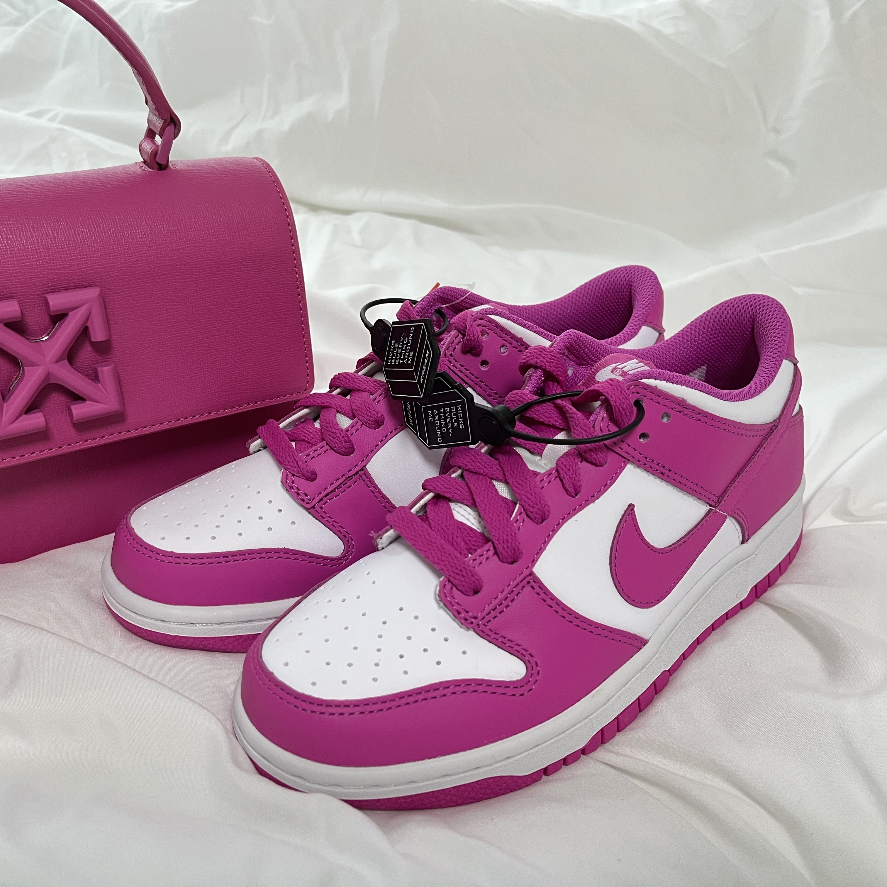(GS) Nike Dunk Low White Active Fuchsia 착용 스타일