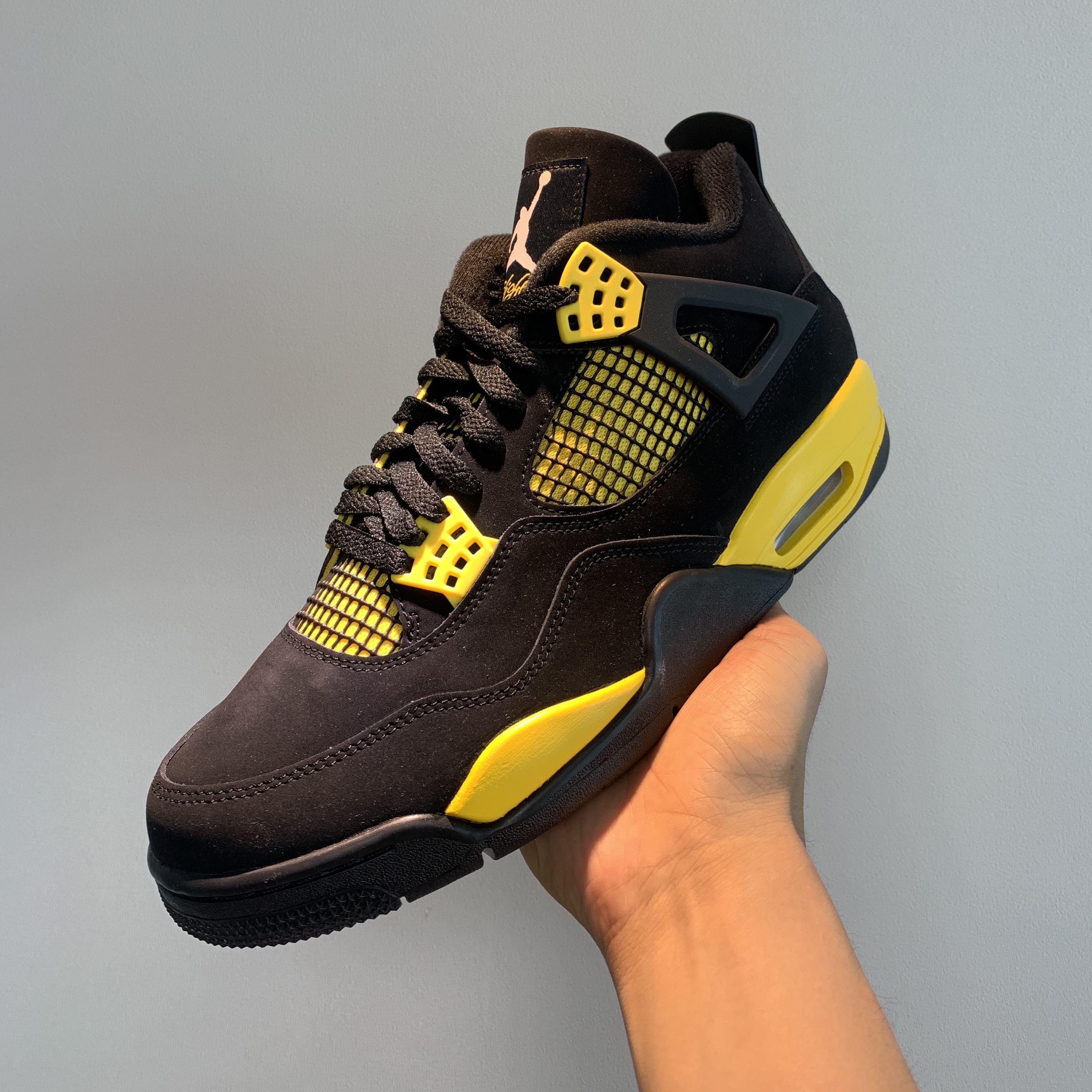 Jordan 4 Retro Thunder 2023 착용 스타일