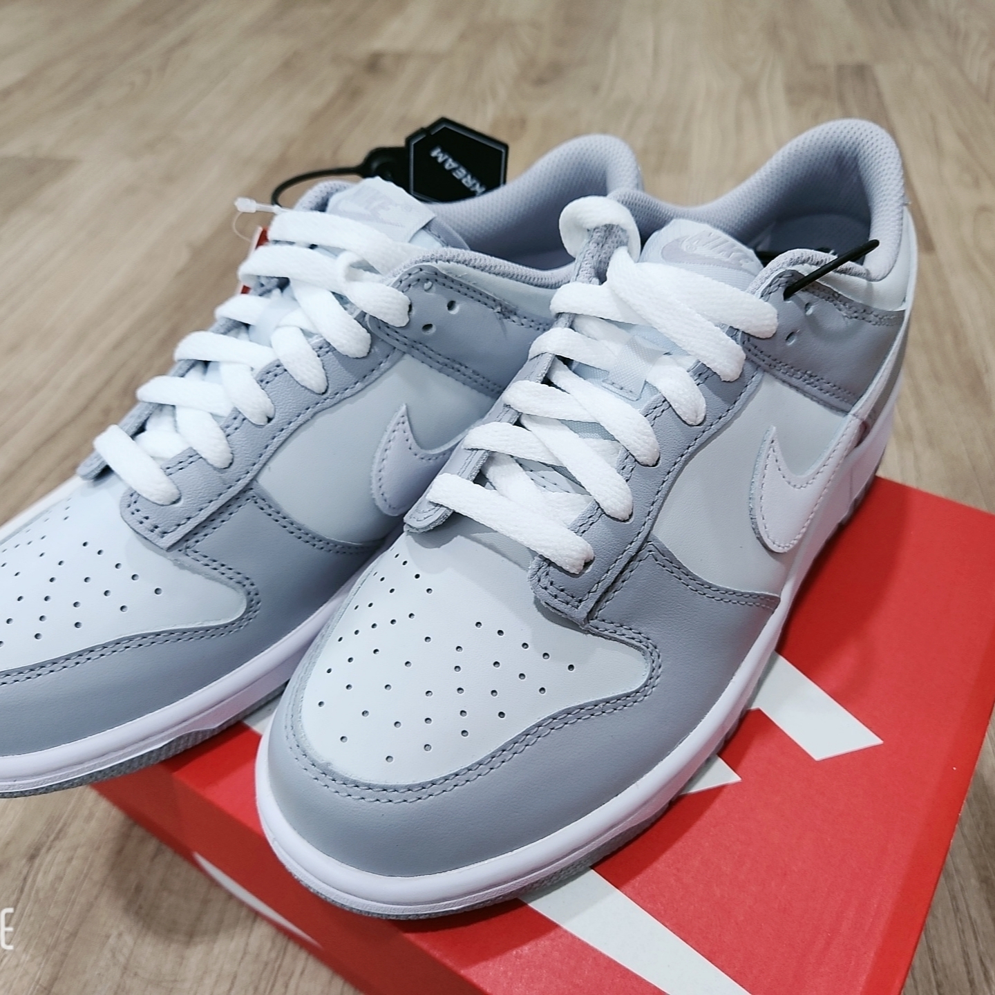 (GS) Nike Dunk Low Wolf Grey 착용 스타일 - 1
