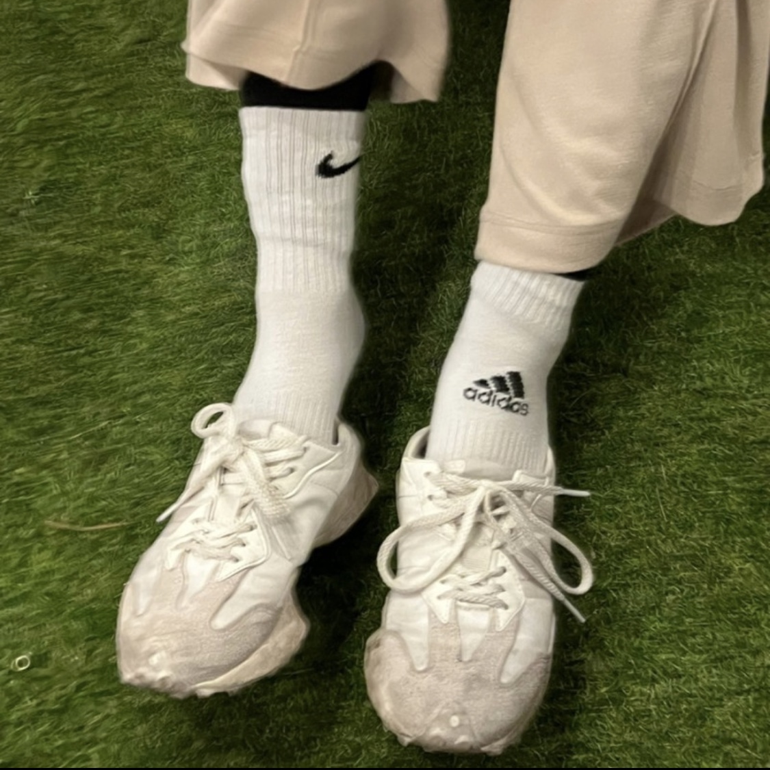 Nike x Drake Nocta Socks White (3 Pack), Palace x Adidas EQT Socks White - 22FW 착용 스타일