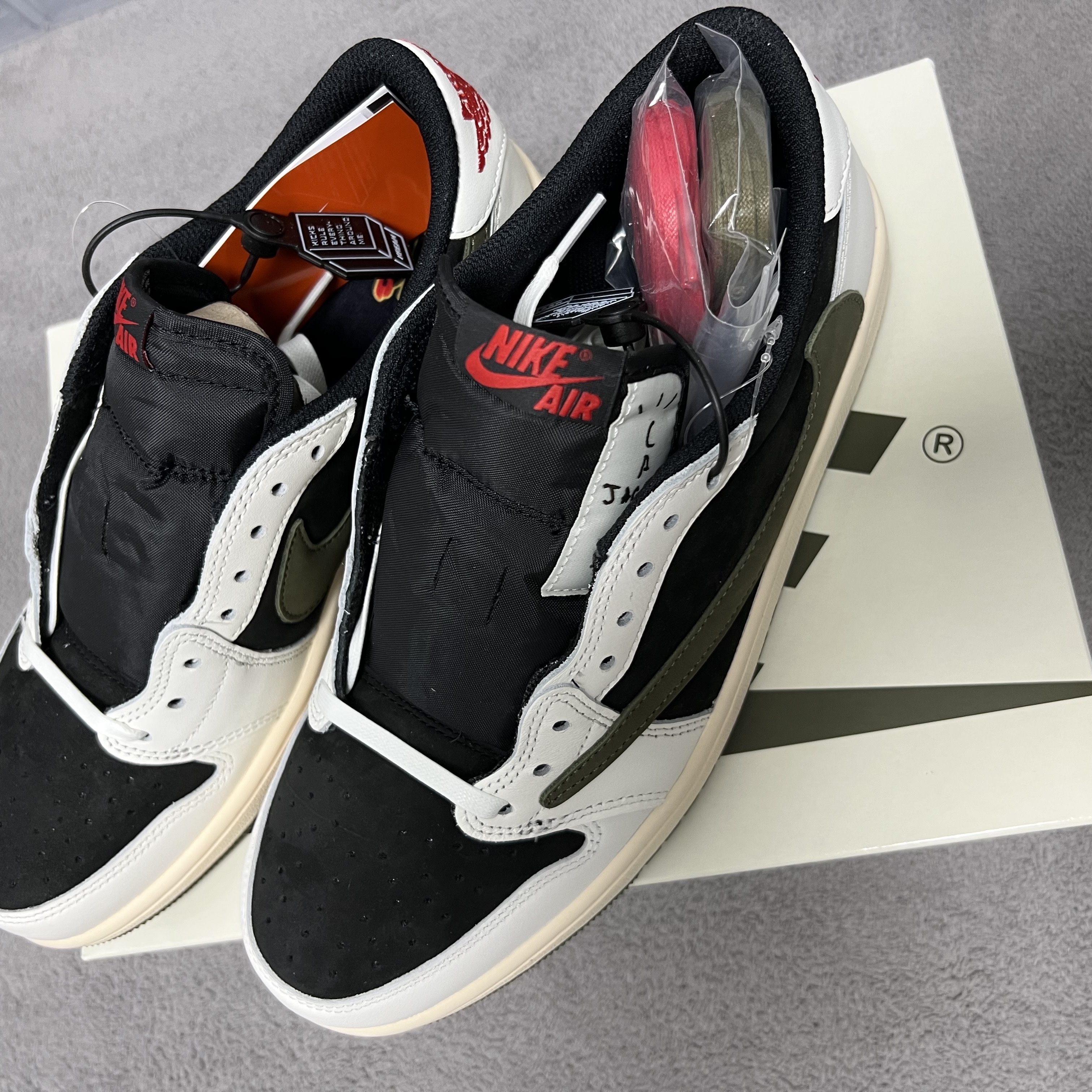 (W) Jordan 1 x Travis Scott Retro Low OG SP Medium Olive 착용 스타일