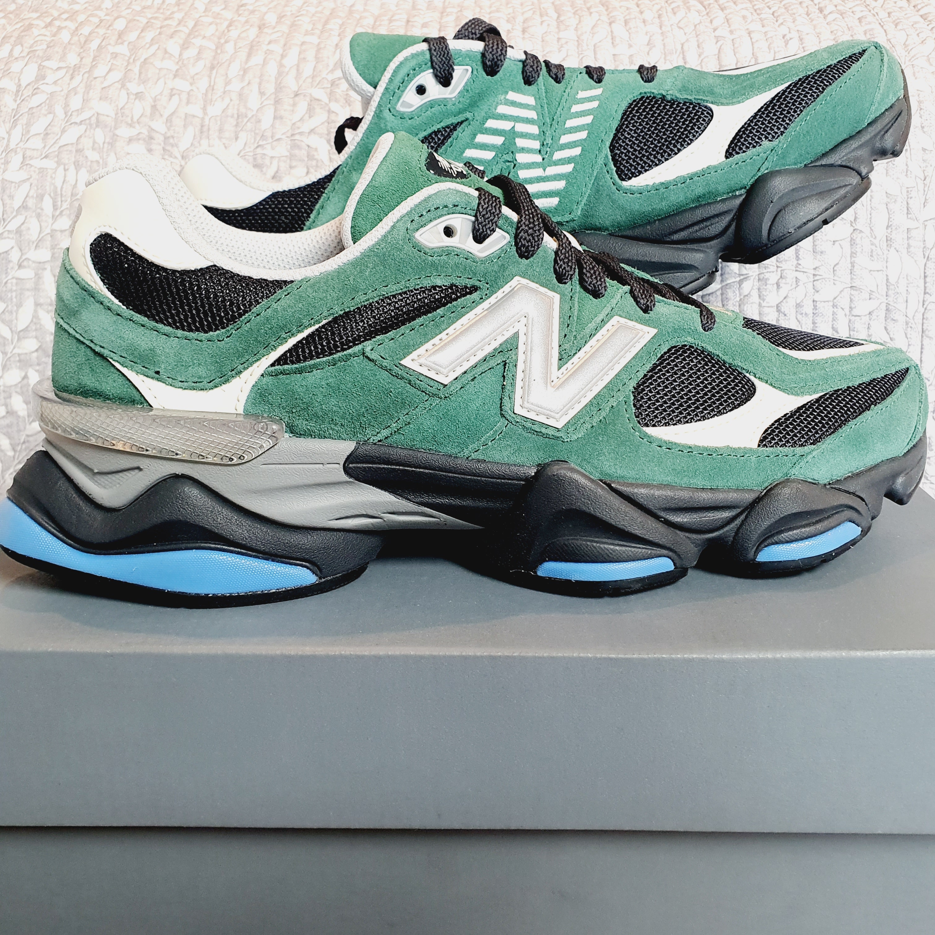 New Balance 9060 Team Forest Green 착용 스타일