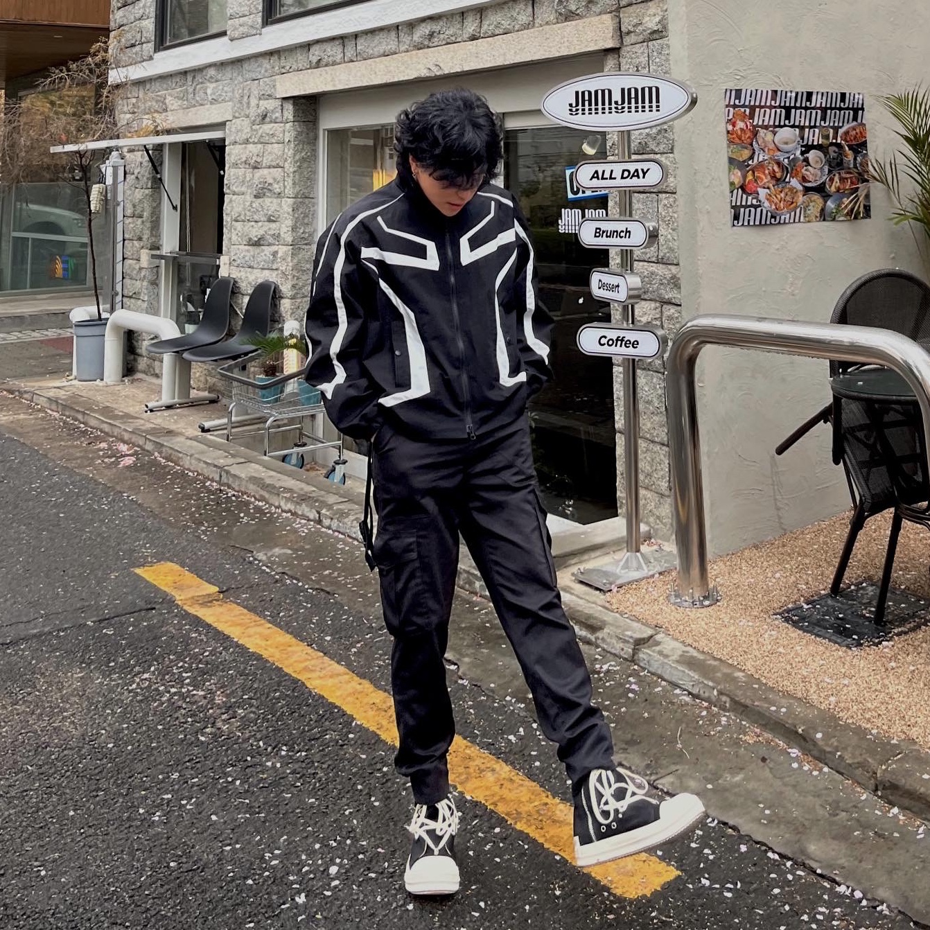 (W) Rick Owens Full Grain Calf Leather Sneakers Black Milk White, Rick Owens Full Grain Calf Leather Sneakers Black Milk White 착용 스타일 - 3