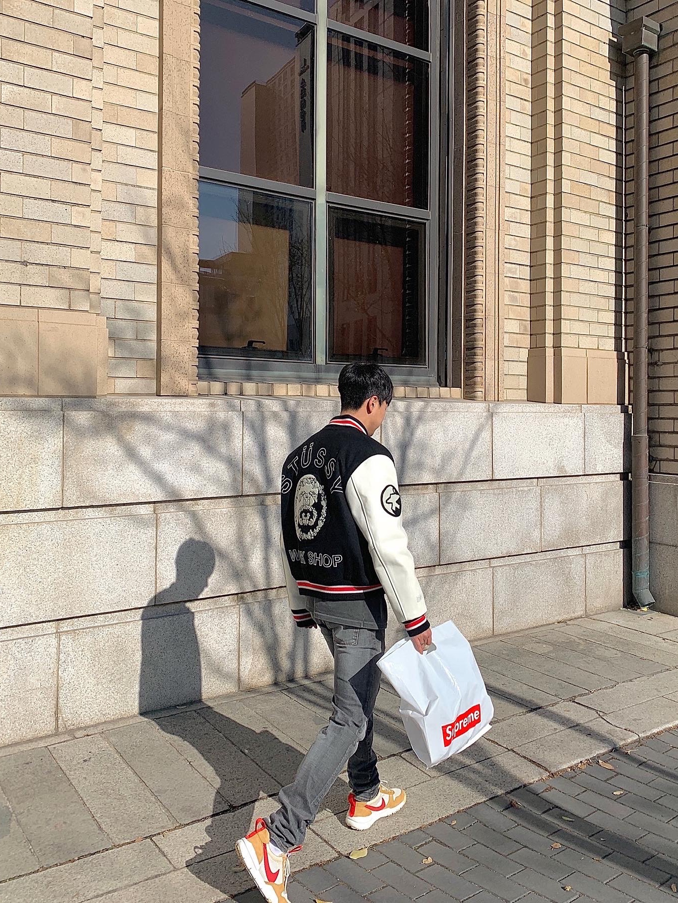Stussy x Our Legacy x Denim Tears TTL Varsity Jacket Black, Undermycar Legion.03 Slim Fit Blue Stitch Washed Jeans Washed Gray 착용 스타일 - 2