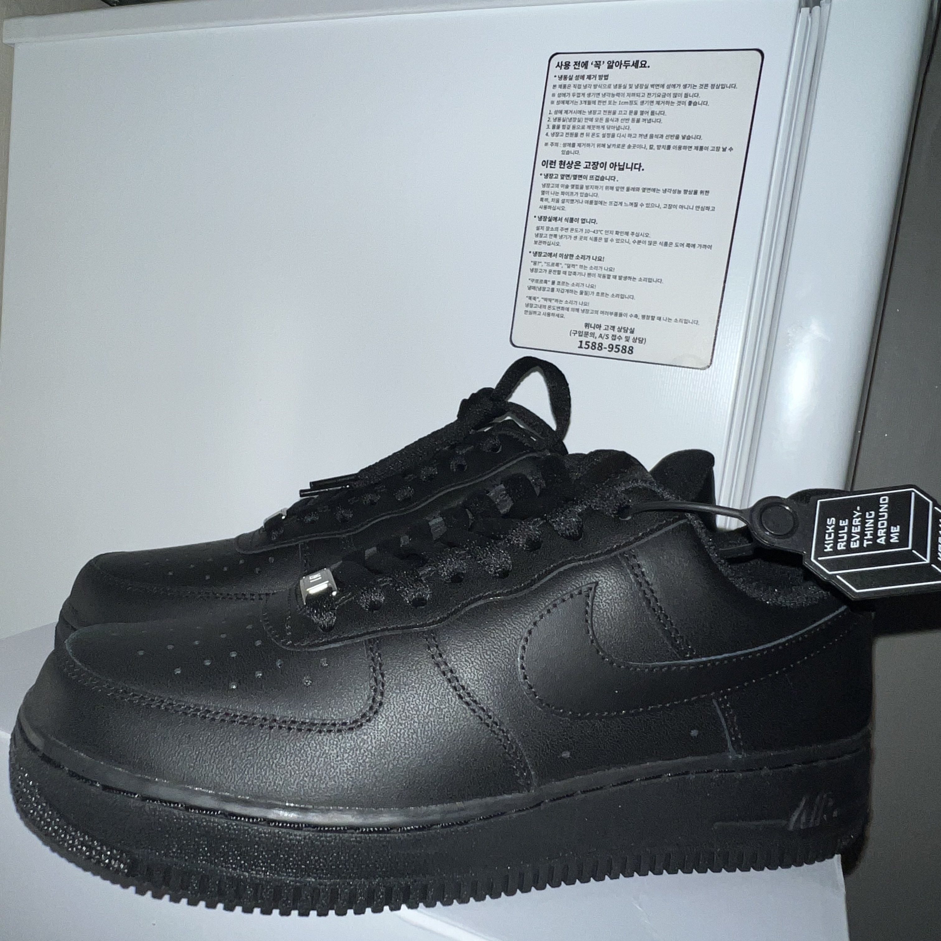 Nike Air Force 1 '07 Low Triple Black 착용 스타일