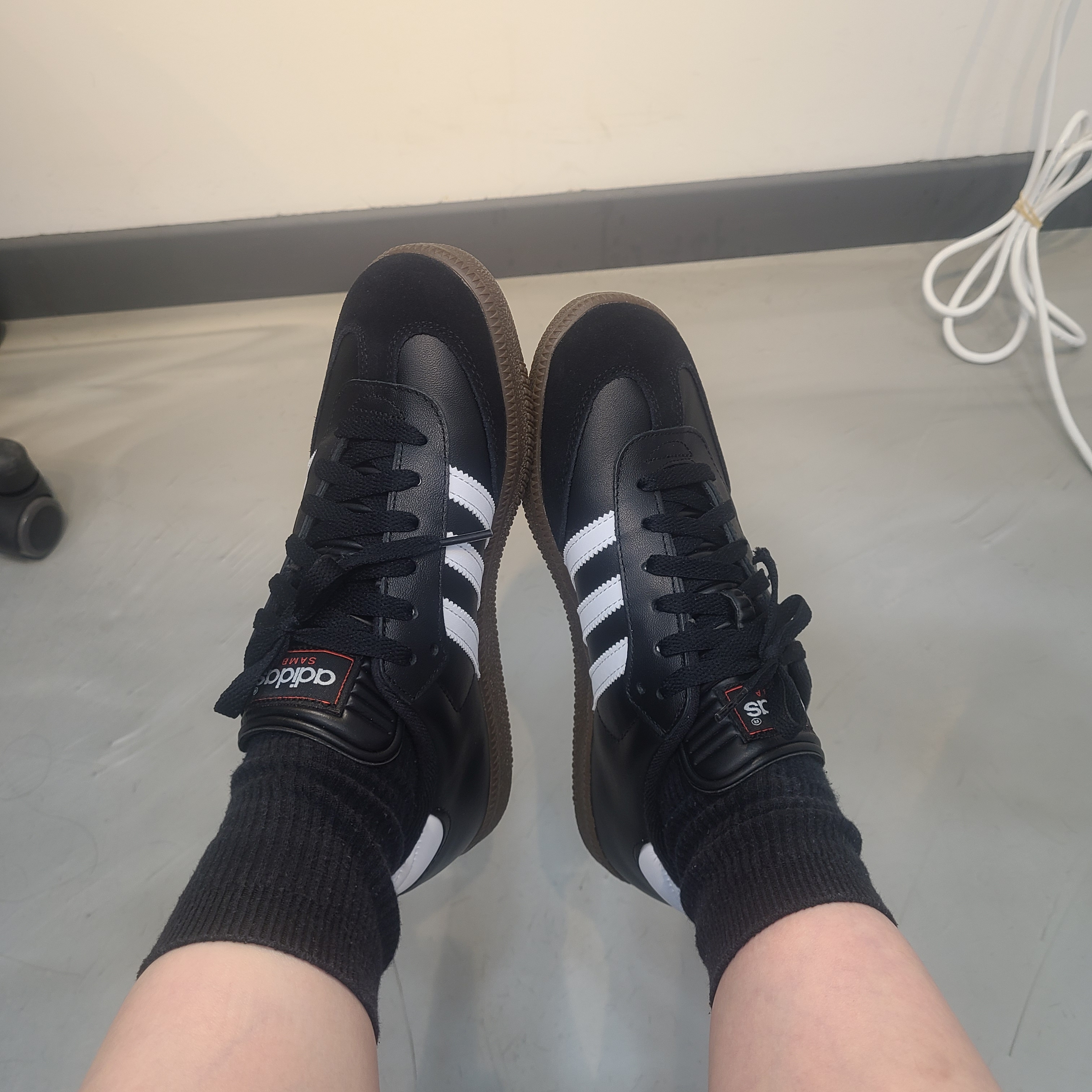 (J) Adidas Samba Classic Core Black 착용 스타일 - 2
