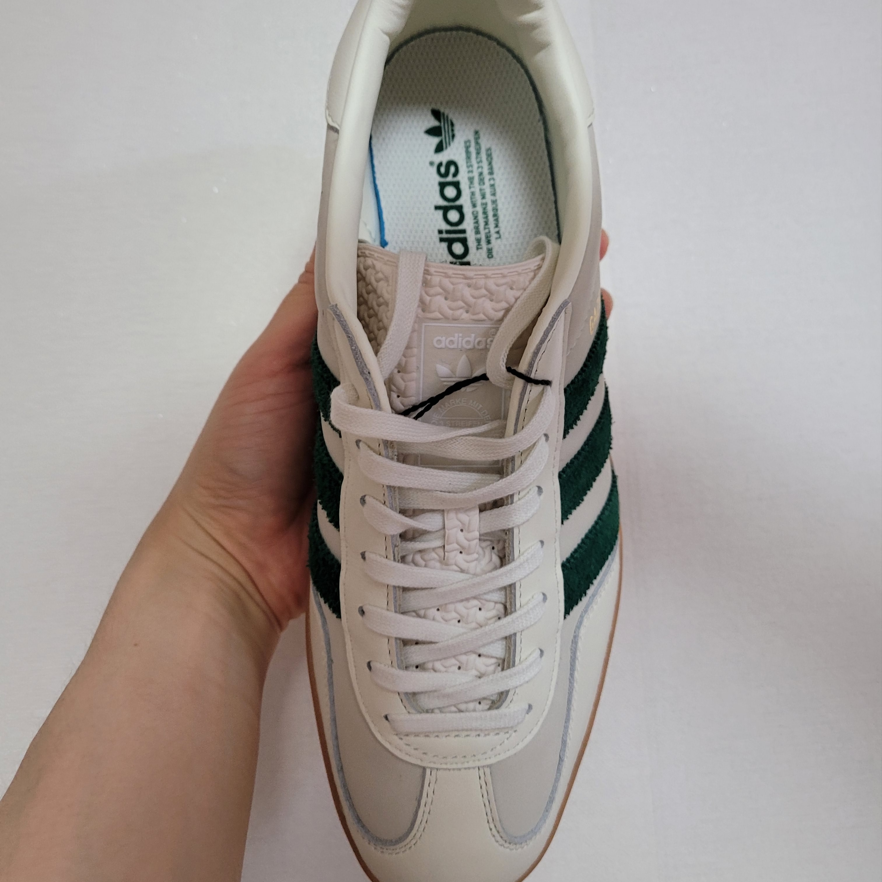 Adidas x Emmi Gazelle Indoor Off White Dark Green 착용 스타일 - 3