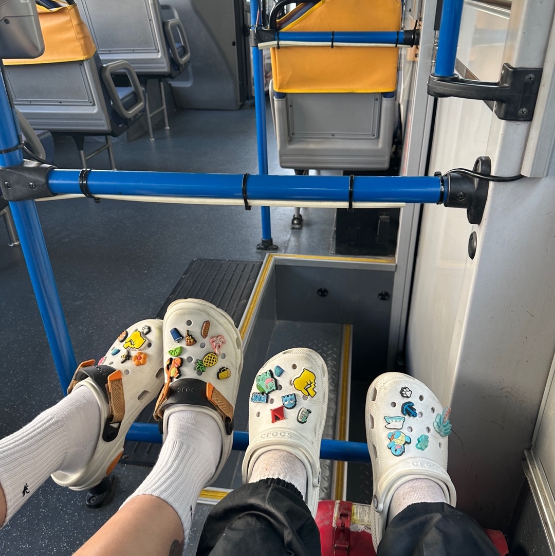 Crocs Classic Clog White, Crocs All Terrain Clog White Multi 착용 스타일