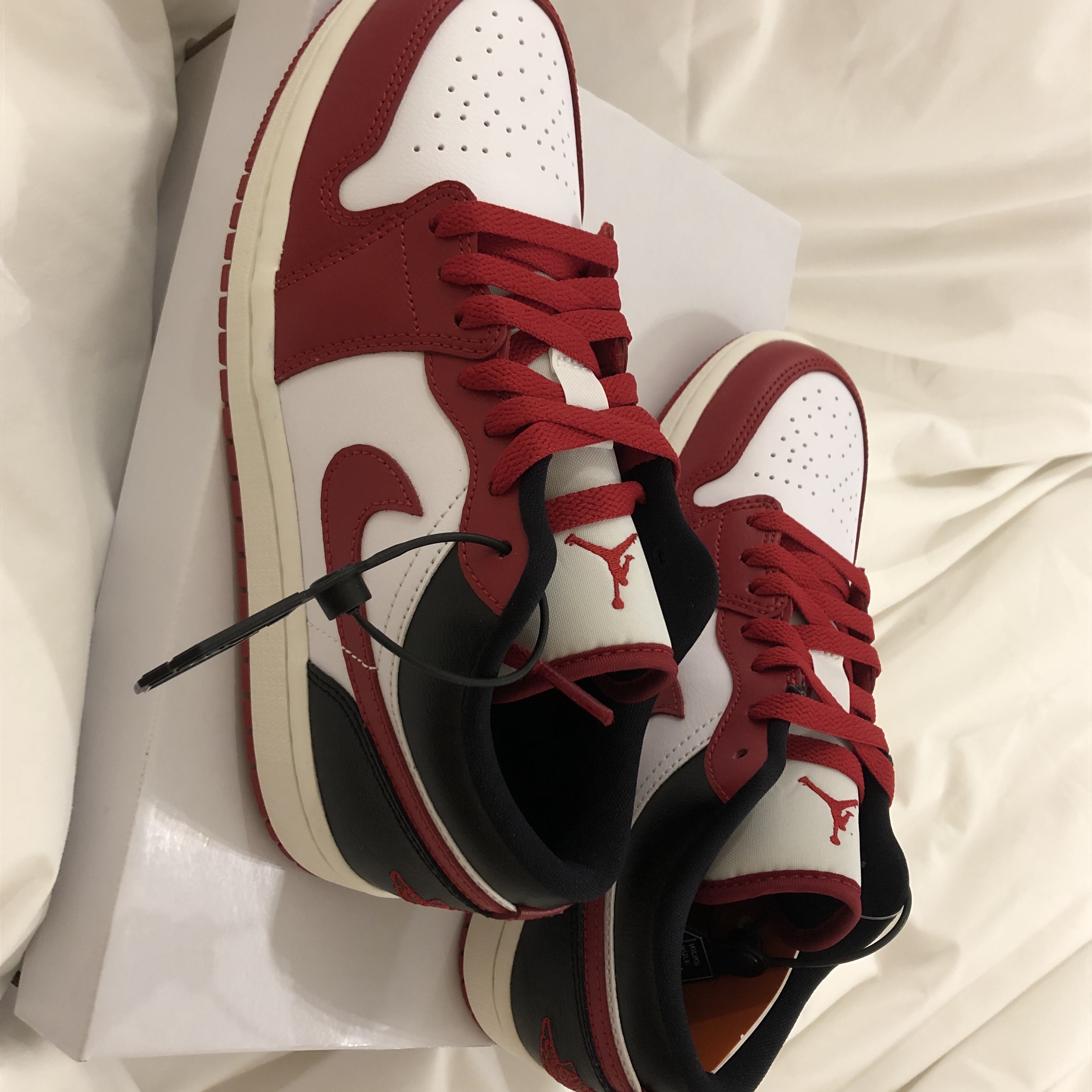 (W) Jordan 1 Low White Gym Red 착용 스타일