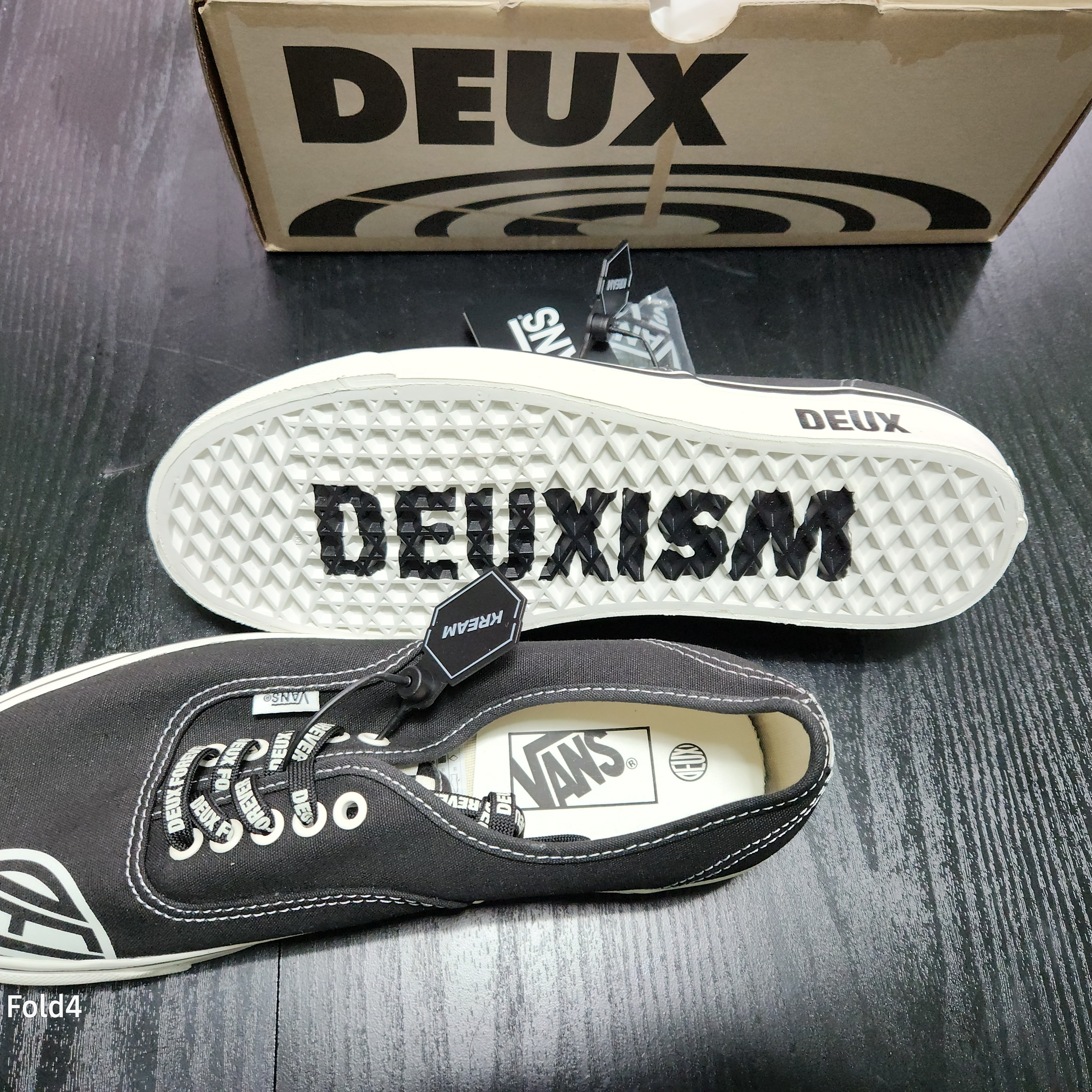 Vans x Deux Authentic 44 DX Black 착용 스타일 - 2