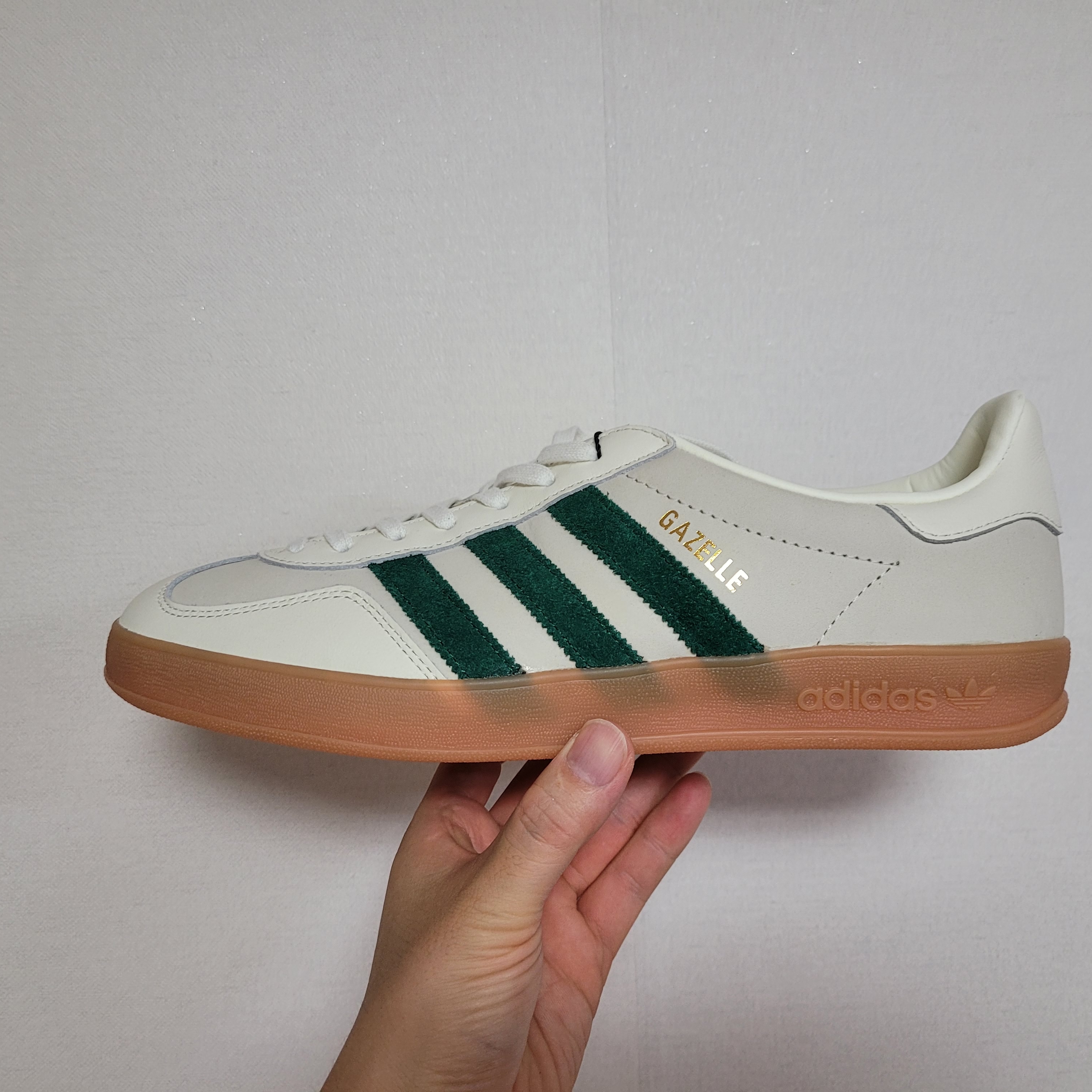 Adidas x Emmi Gazelle Indoor Off White Dark Green 착용 스타일 - 1
