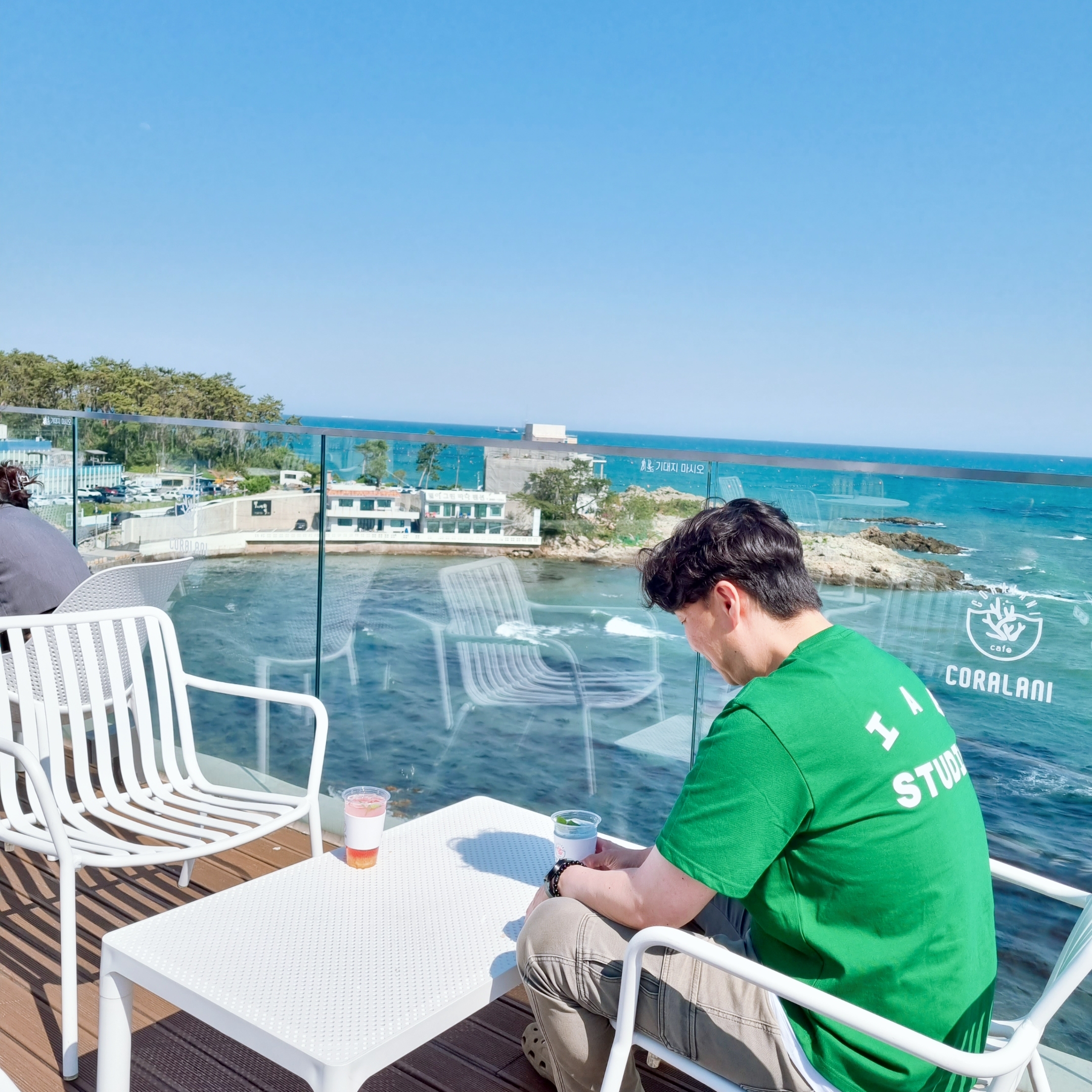 IAB Studio T-Shirt Green - 22FW 착용 스타일