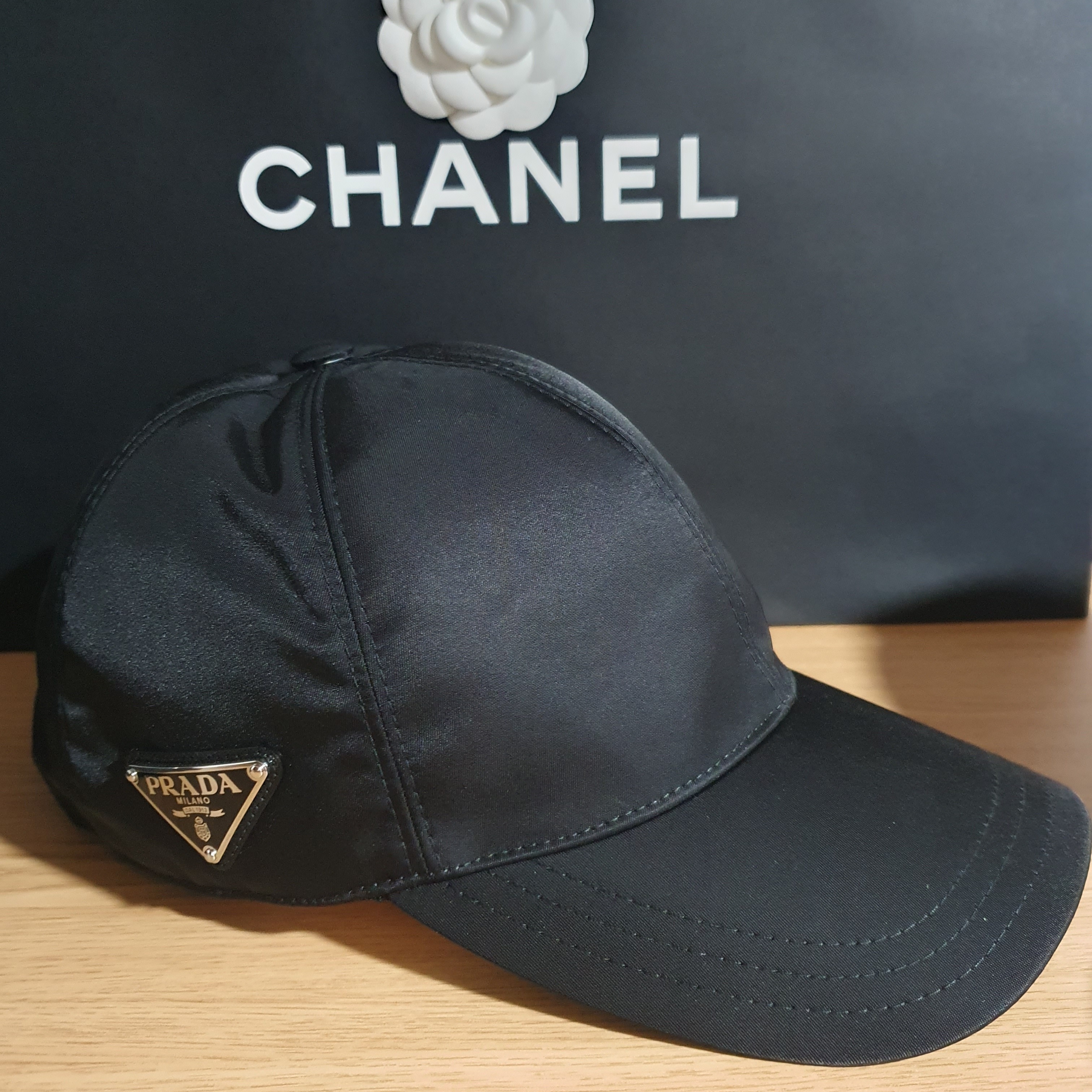 Prada Re-Nylon Baseball Cap Black 착용 스타일 - 1