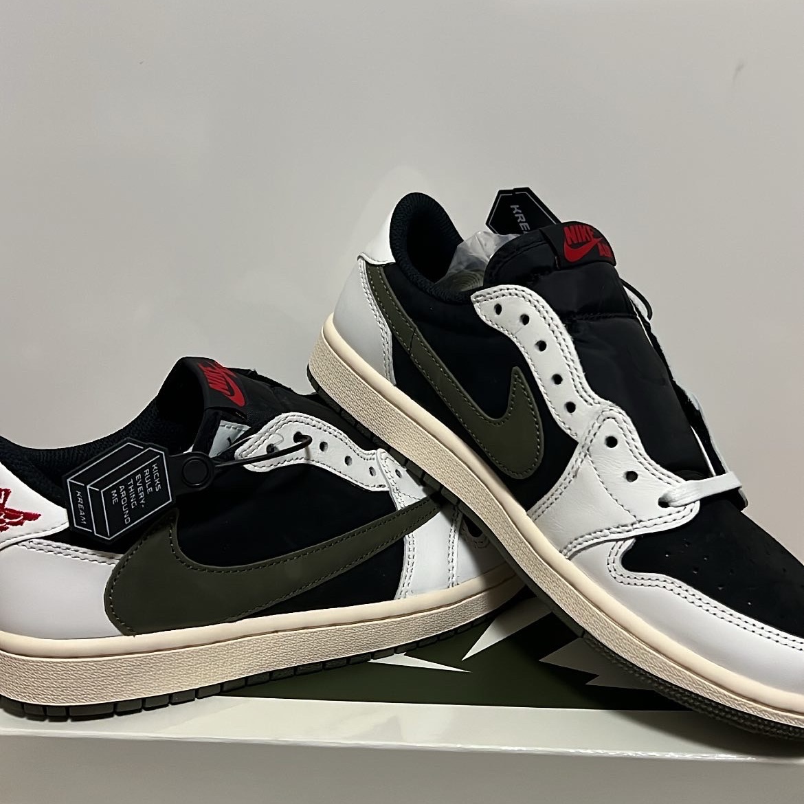 (W) Jordan 1 x Travis Scott Retro Low OG SP Medium Olive 착용 스타일
