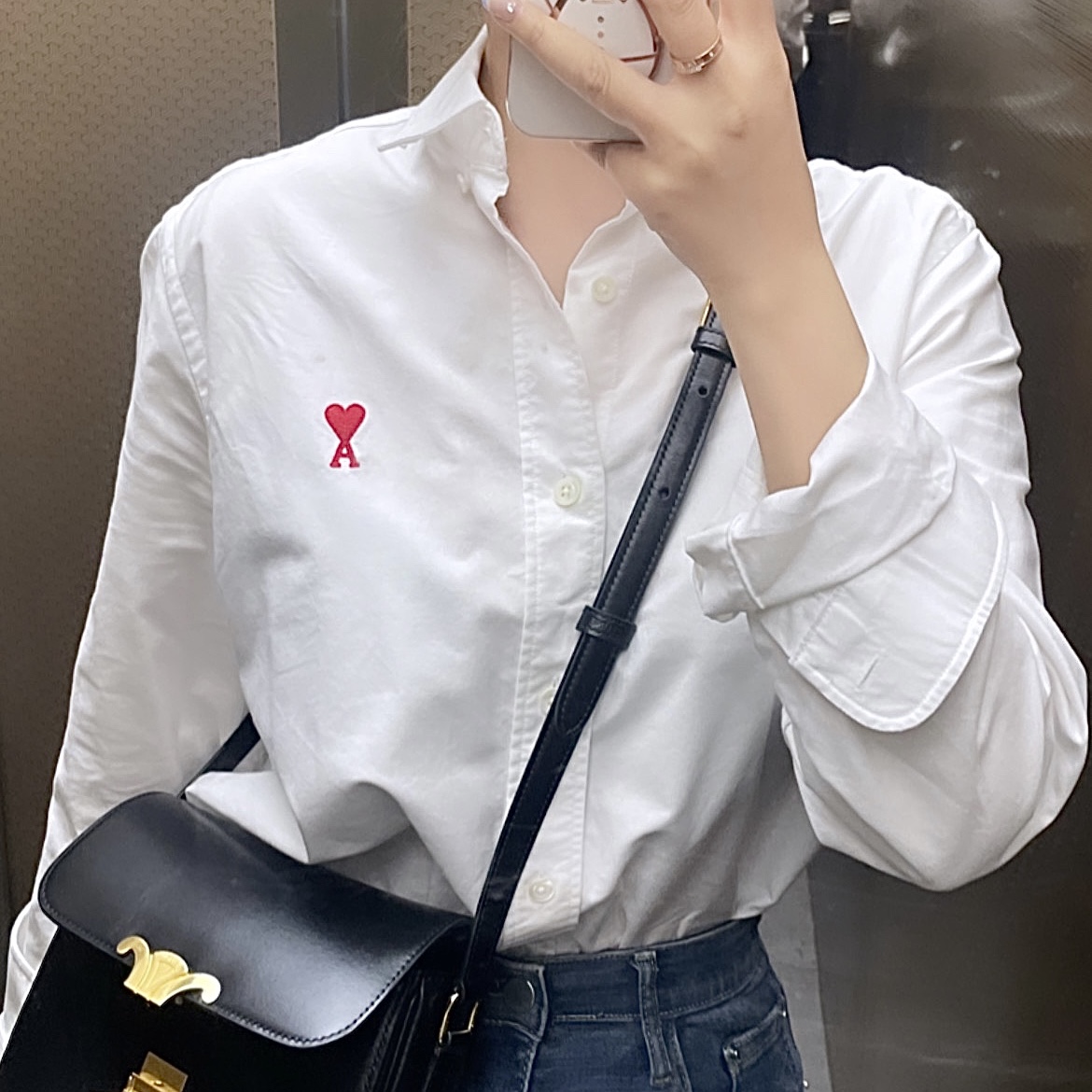 Celine Teen Triomphe Bag in Shiny Calfskin Black, AMI de Coeur Oxford Button Down Shirt Natural White 착용 스타일