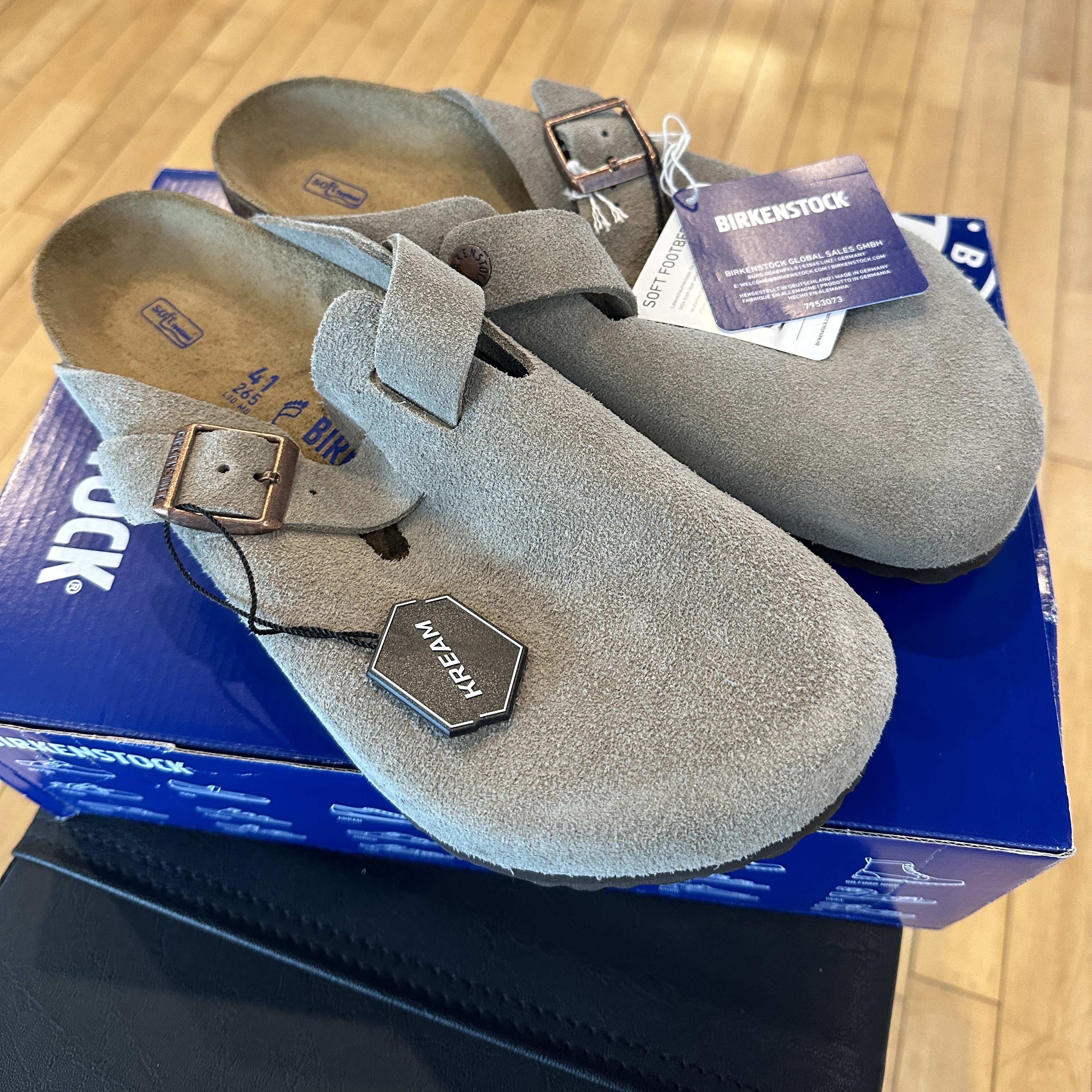 Birkenstock Boston Soft Footbed Taupe - Regular, Apple Watch SE 40mm GPS Midnight Aluminum Case with Sport Band Midnight (Korean Ver.) 착용 스타일 - 1
