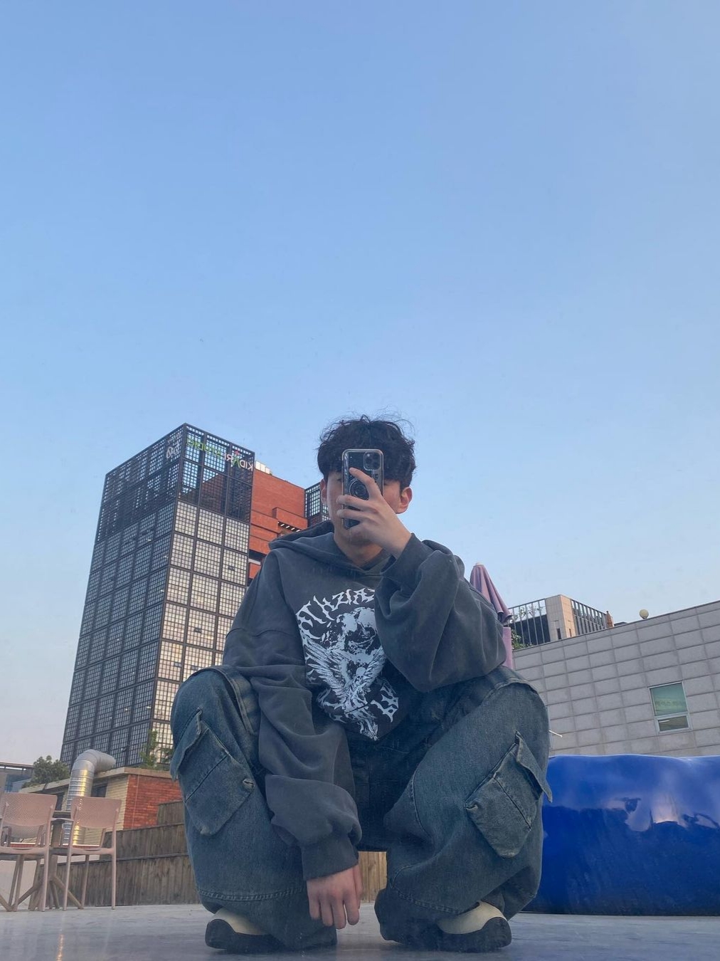 [KREAM 단독] 아워파스 030 와이드 카고 데님 블루 착용 스타일 - 1