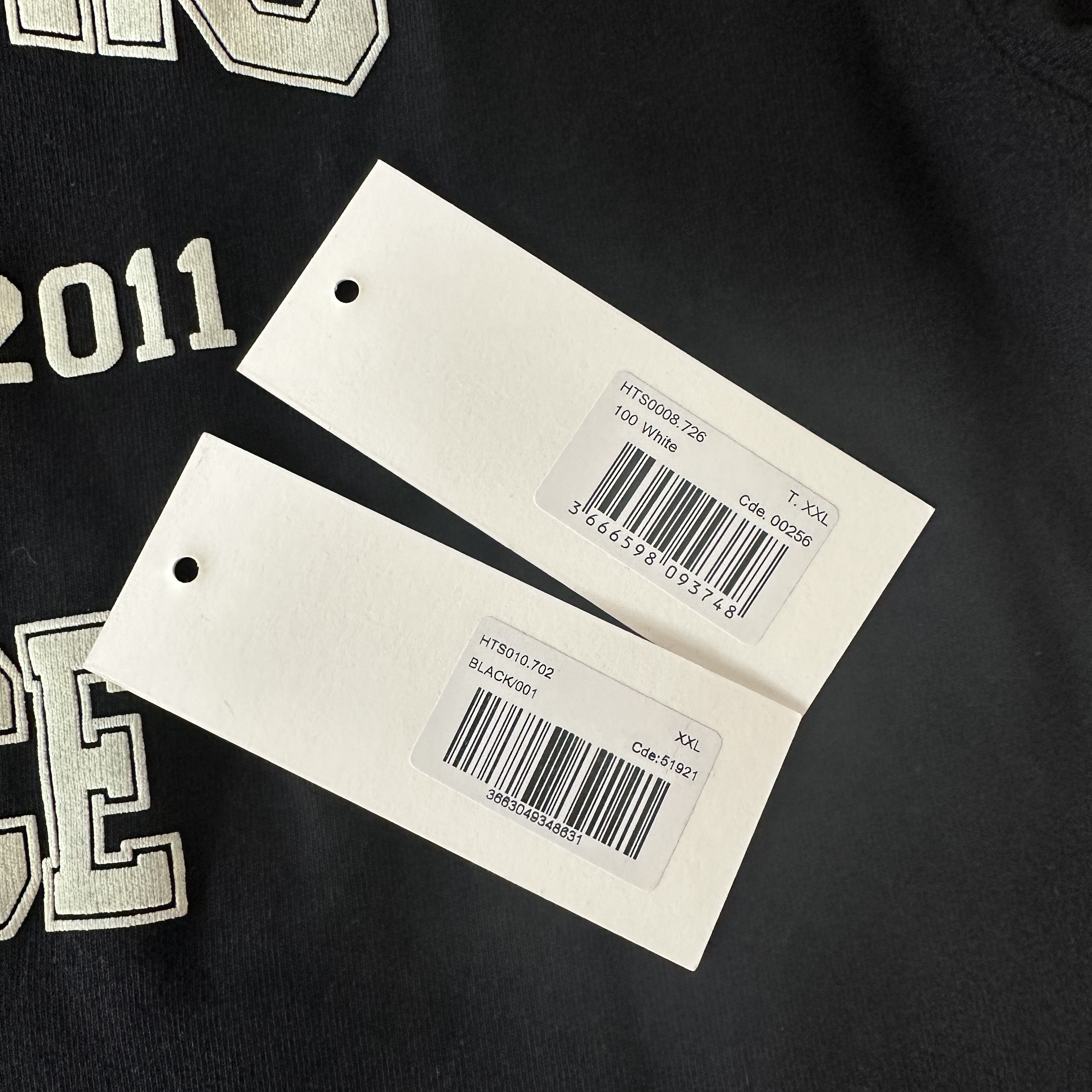 AMI Paris France T-Shirt Black 착용 스타일 - 4
