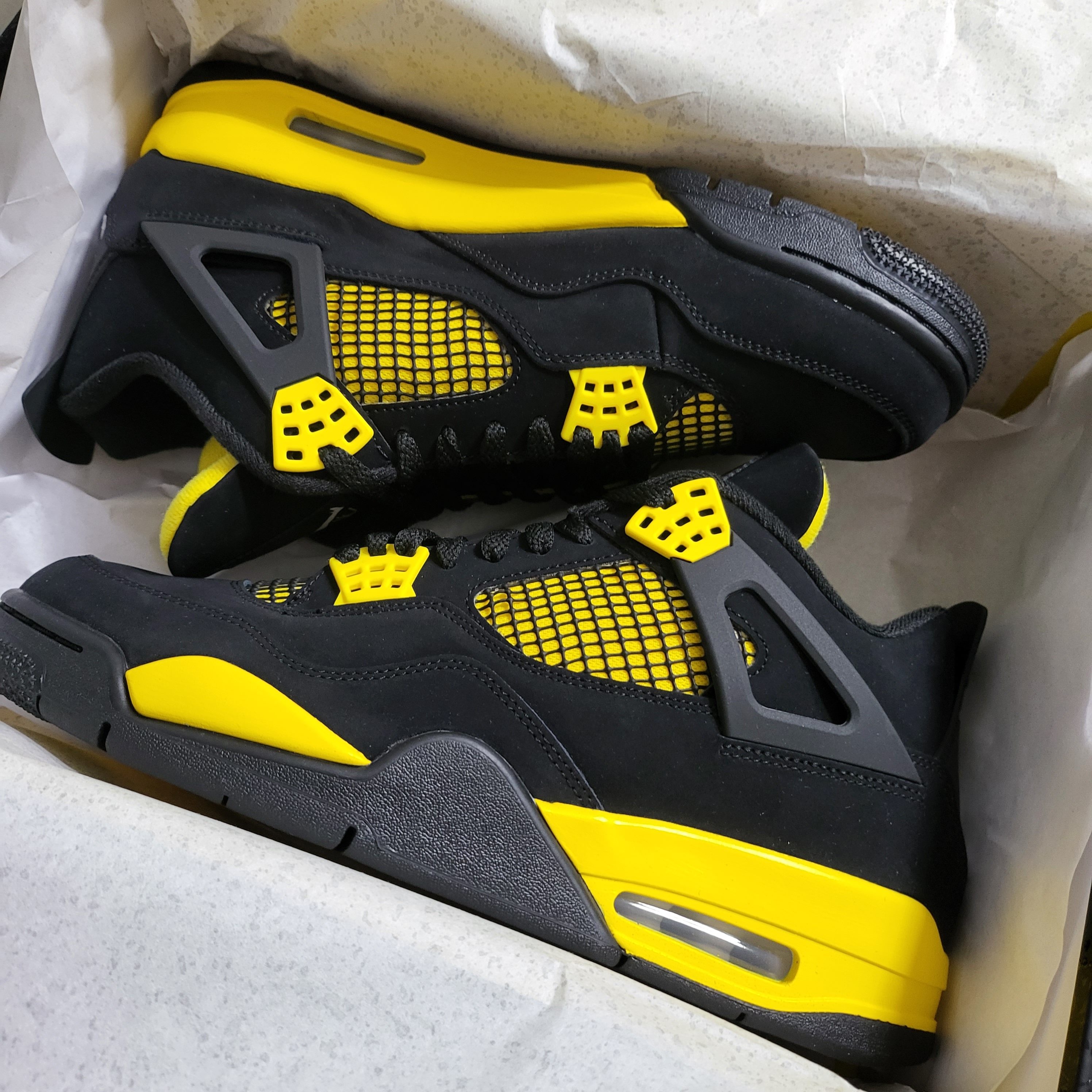 Jordan 4 Retro Thunder 2023 착용 스타일