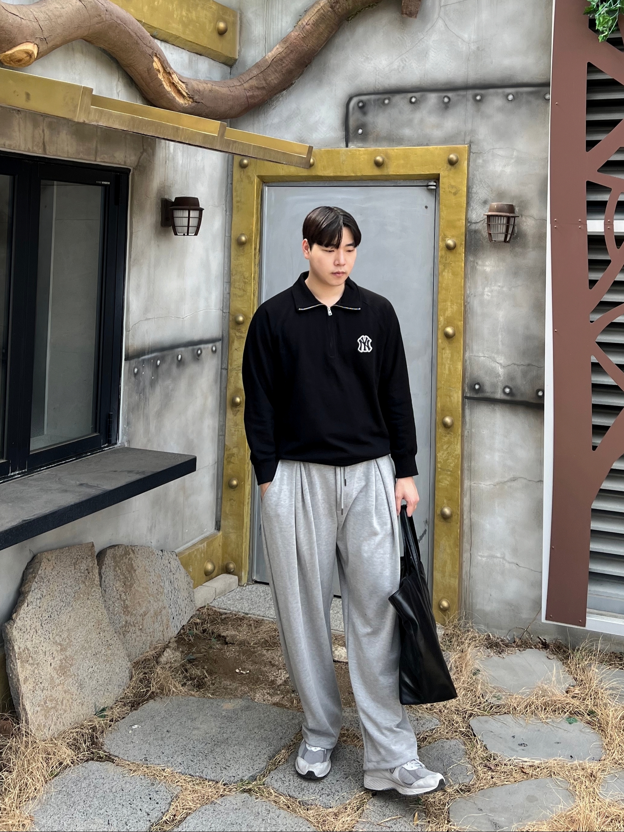 New Balance 2002R T2 Gray 착용 스타일 - 2
