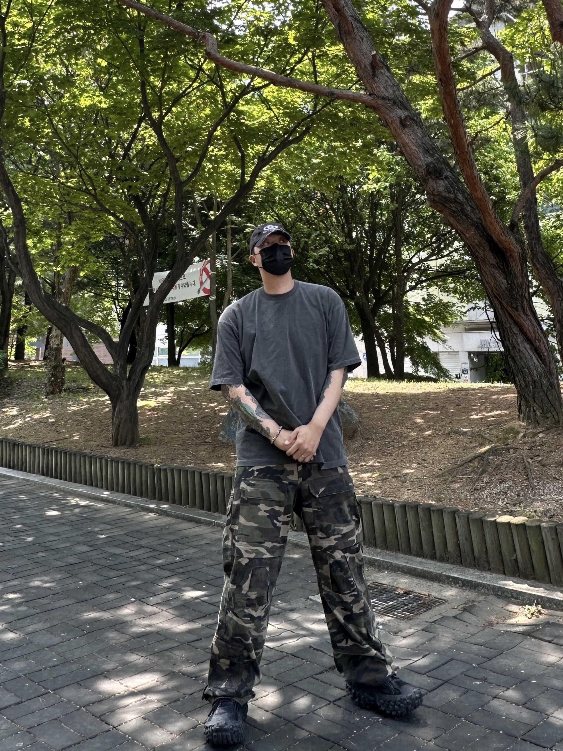 Balenciaga Defender Sneakers Black, Project G/R Tactical Cargo Pants Camo 착용 스타일 - 1