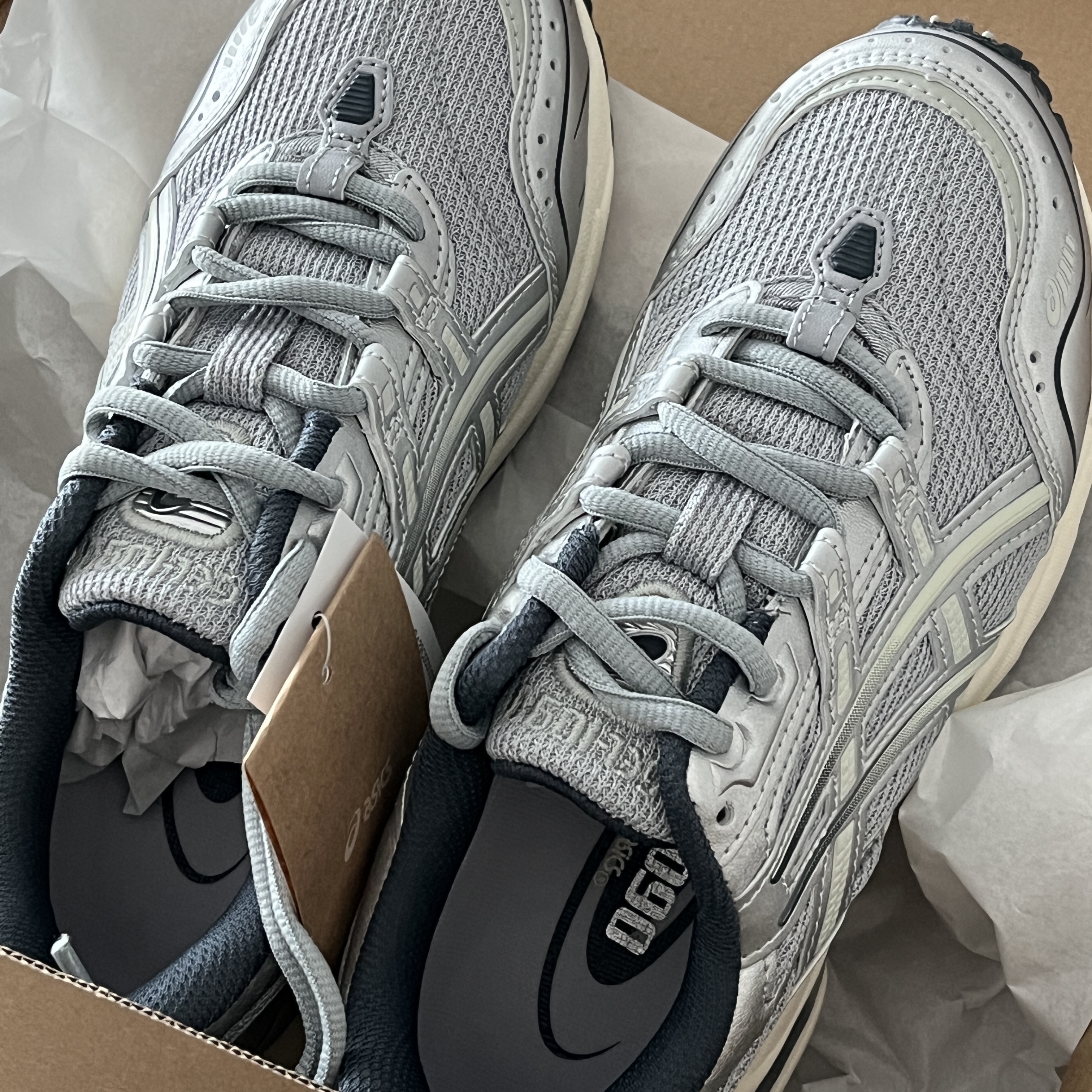 Asics Gel-1090 Piedmont Grey 착용 스타일 - 1
