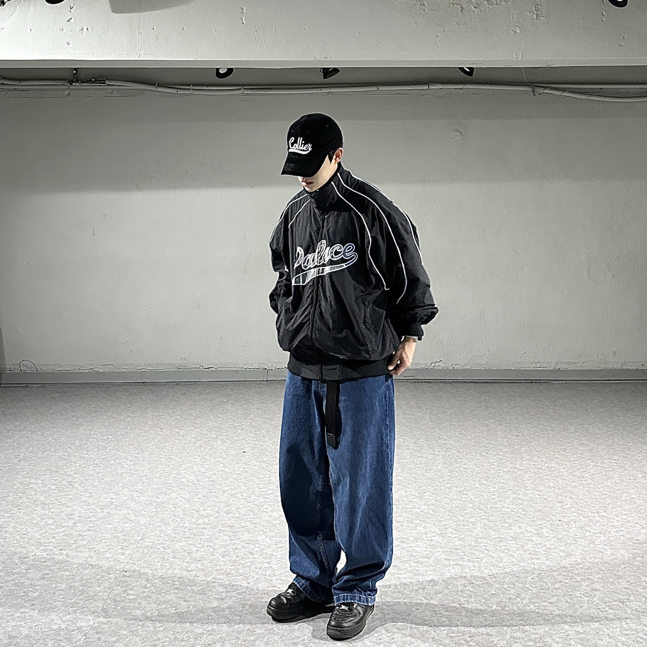 팔라스 스포츠 밋 스크립트 자켓 블랙 - 22FW, 나이키 x 슈프림 에어포스 1 로우 블랙 착용 스타일 - 1