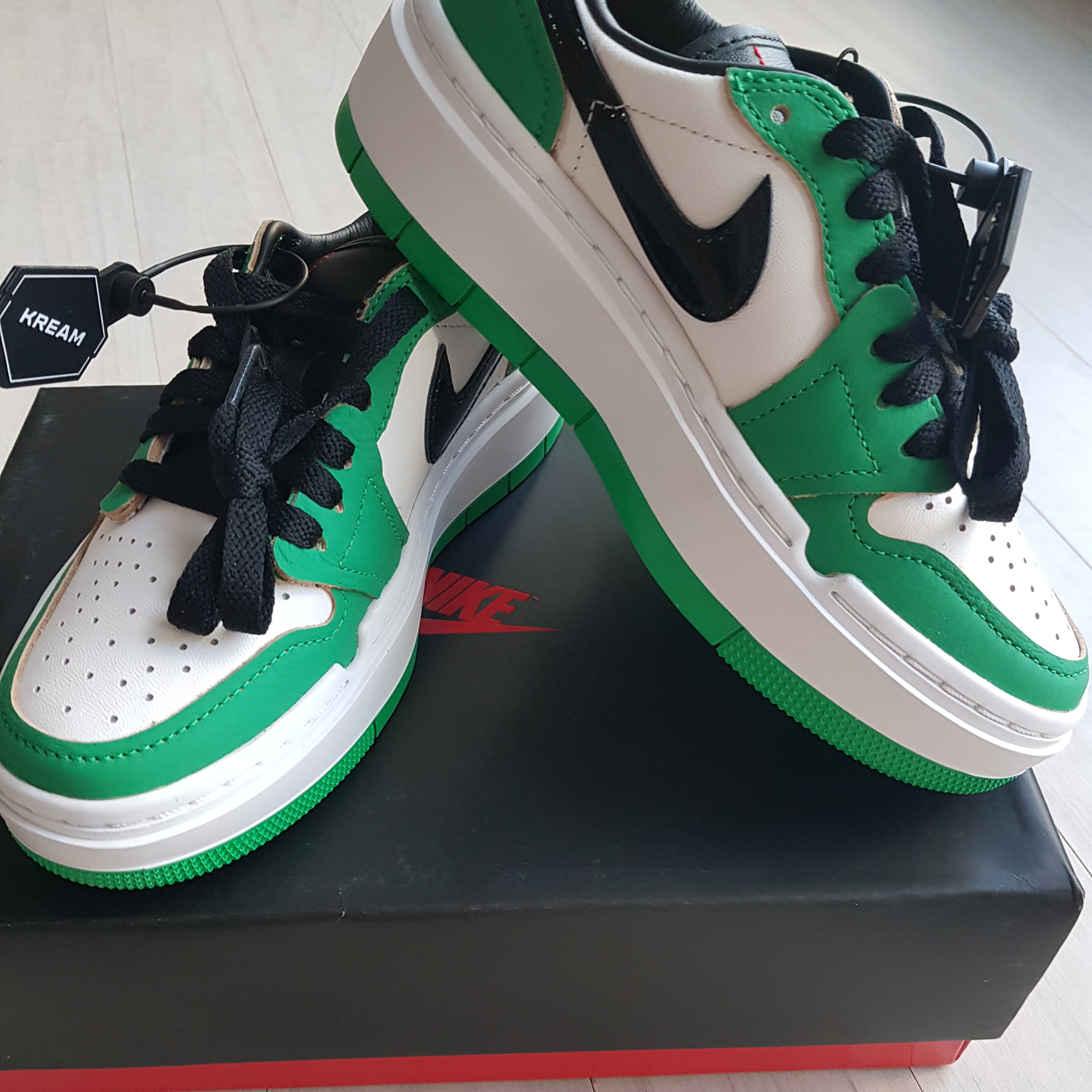 (W) Jordan 1 Elevate Low SE Lucky Green 착용 스타일 - 2