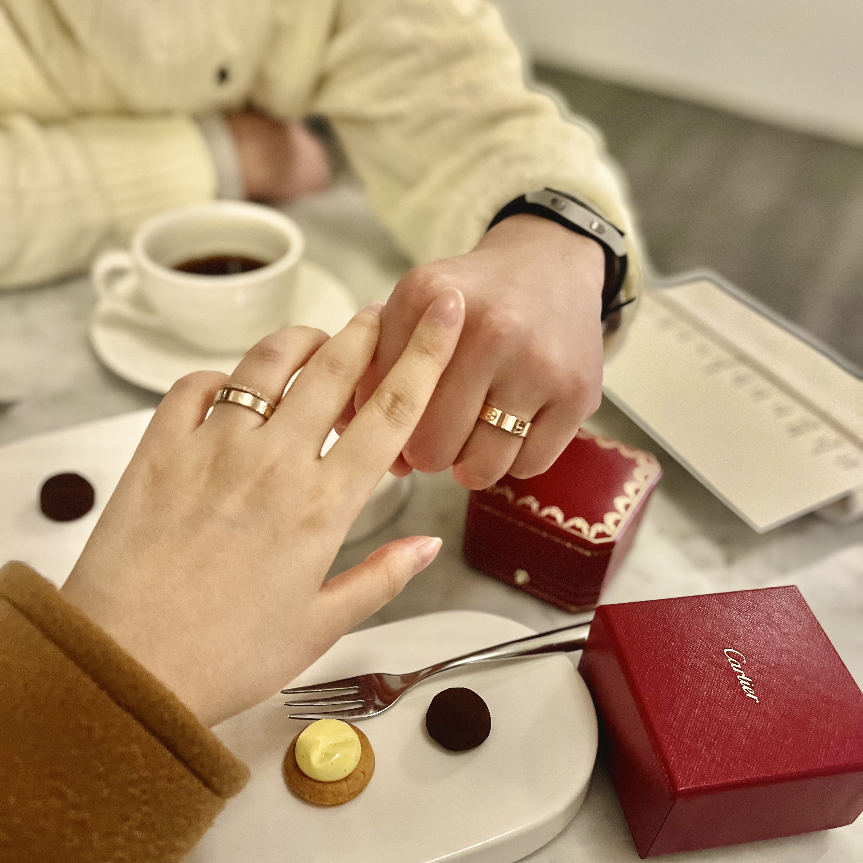 Cartier Love Wedding Band Rose Gold 착용 스타일 - 3