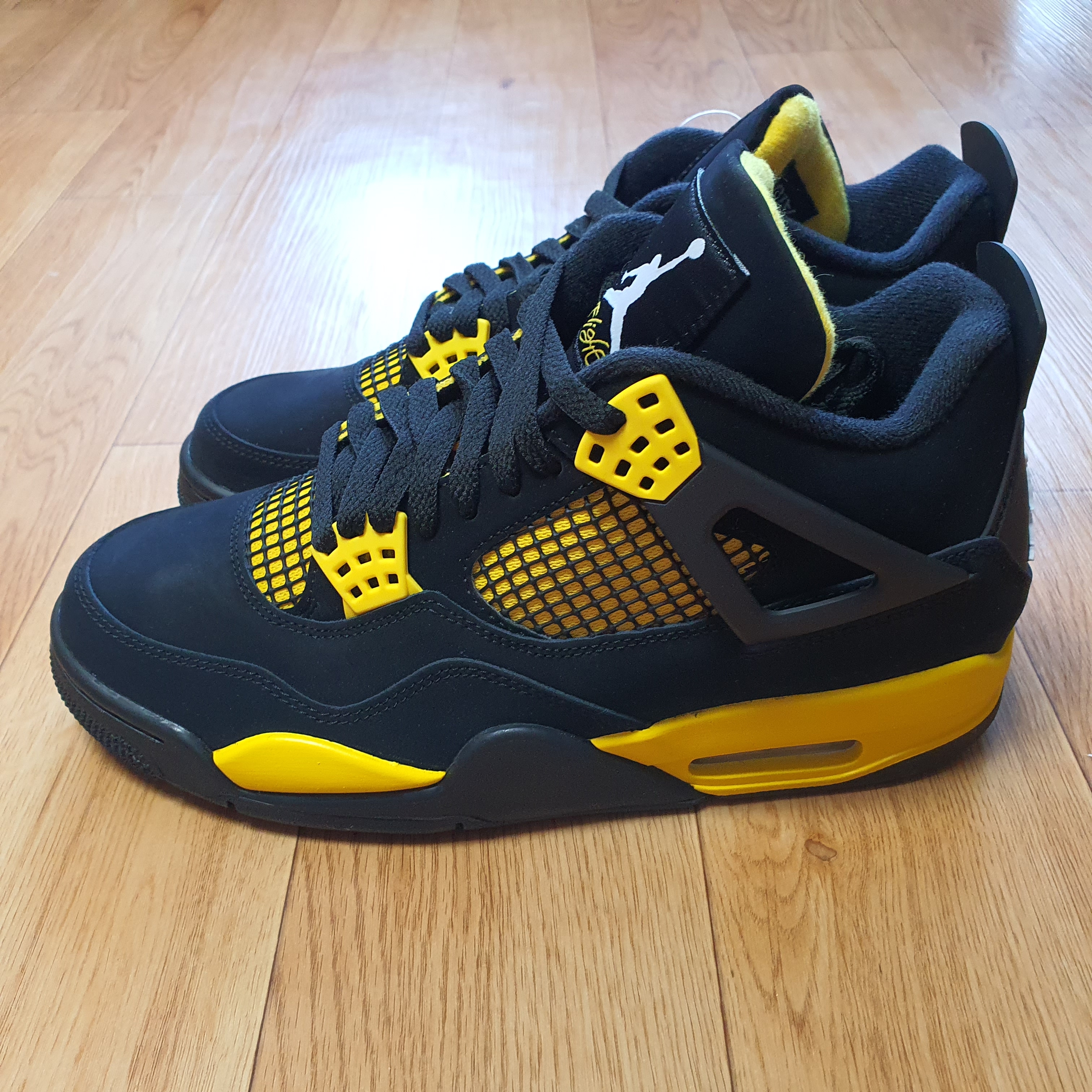 Jordan 4 Retro Thunder 2023 착용 스타일