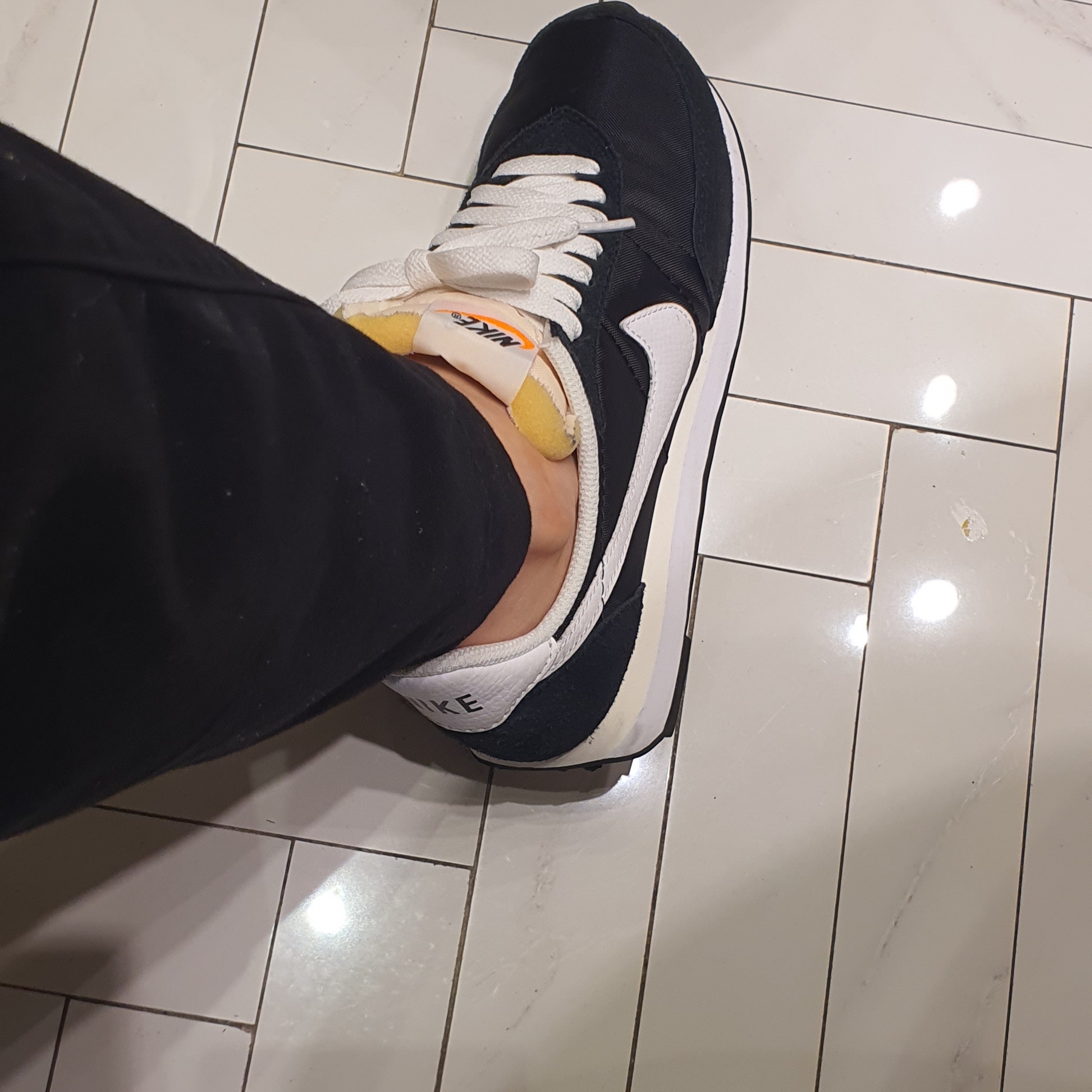 (W) Nike Waffle Trainer 2 Black White 착용 스타일 - 2