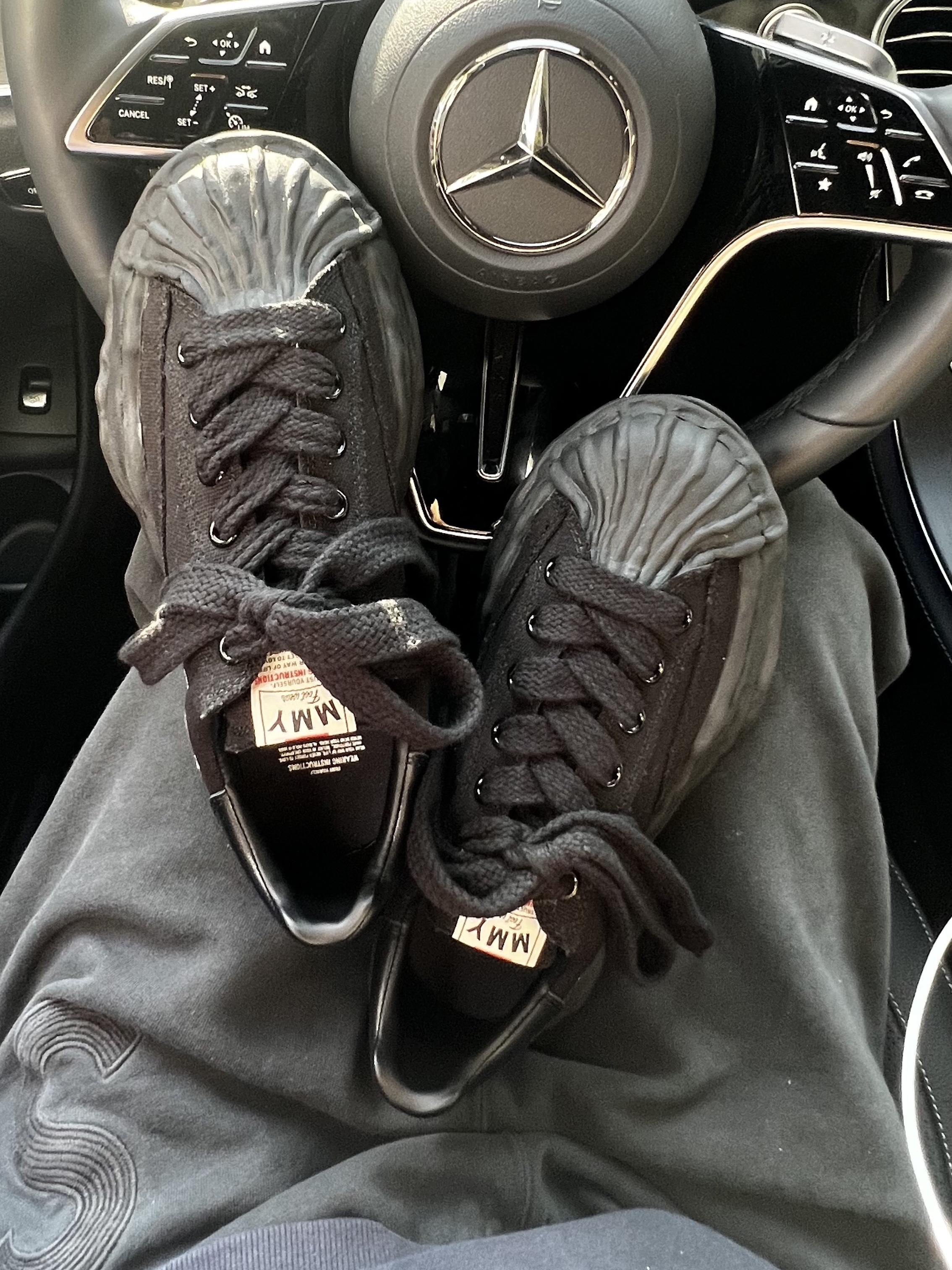 Maison Mihara Yasuhiro Blakey OG Sole Canvas Low-top Sneakers Black Black, Supreme Overdyed S Logo Sweatpants Black - 23SS 착용 스타일 - 1