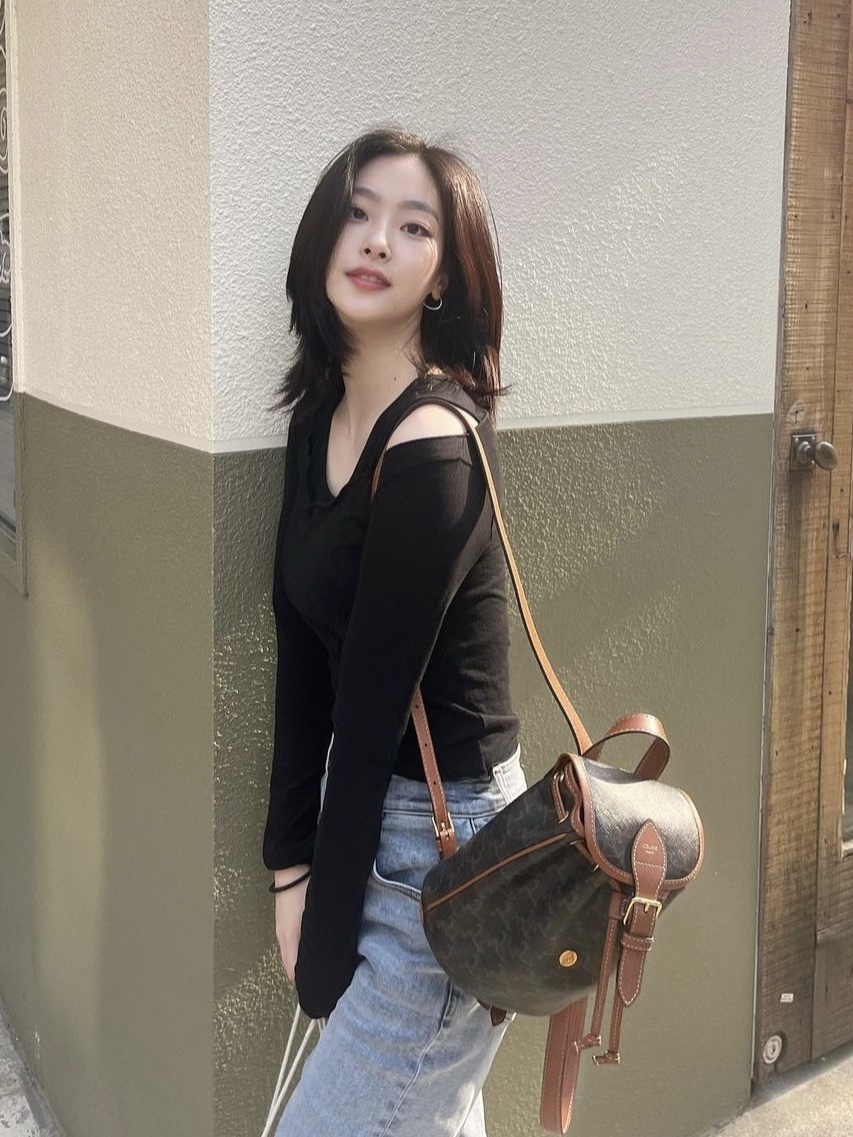 Celine Mini Backpack Folco in Triomphe Canvas and Calfskin Tan 착용 스타일