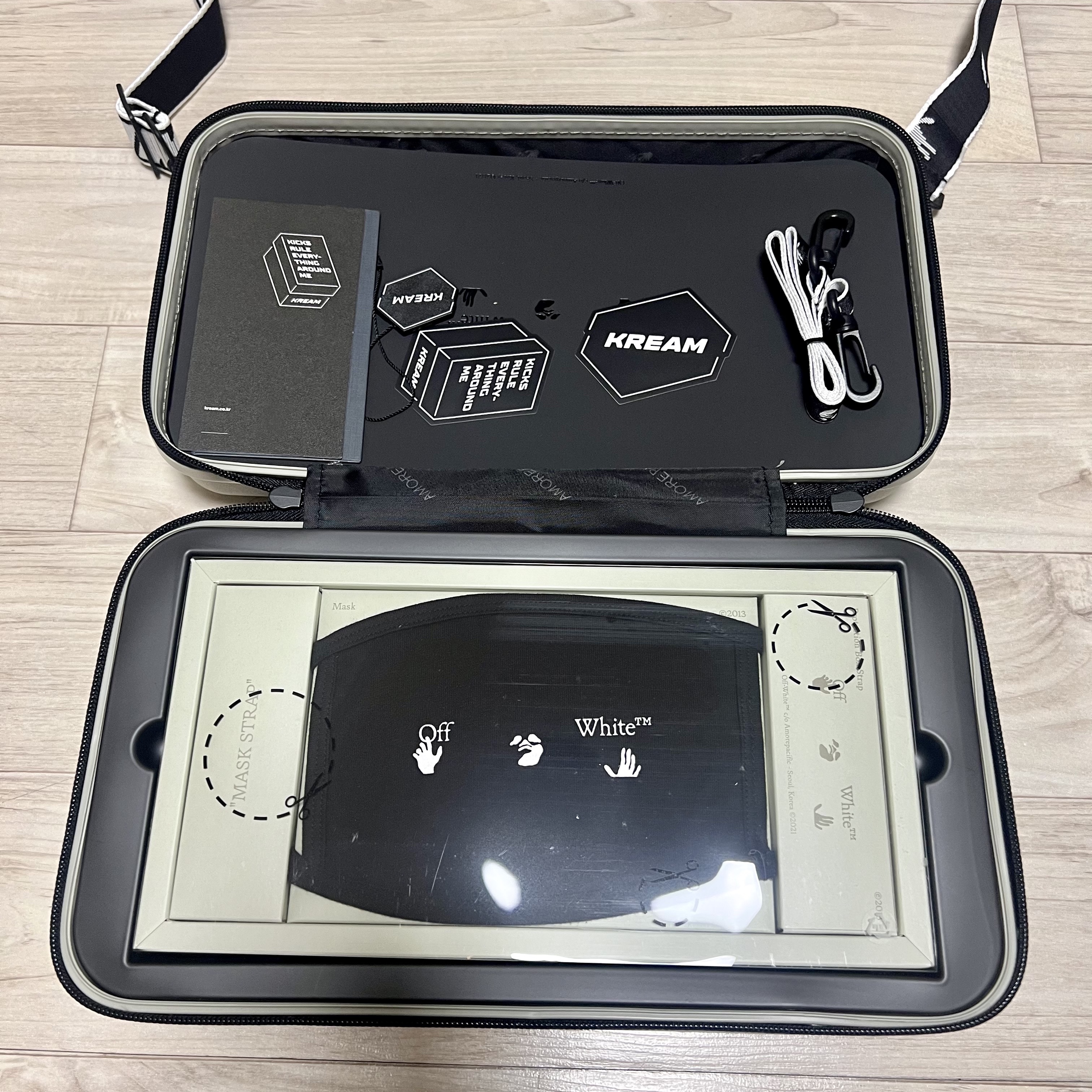 Off-White x Amore Pacific Protection Box (Without Cosmetics) 착용 스타일 - 2