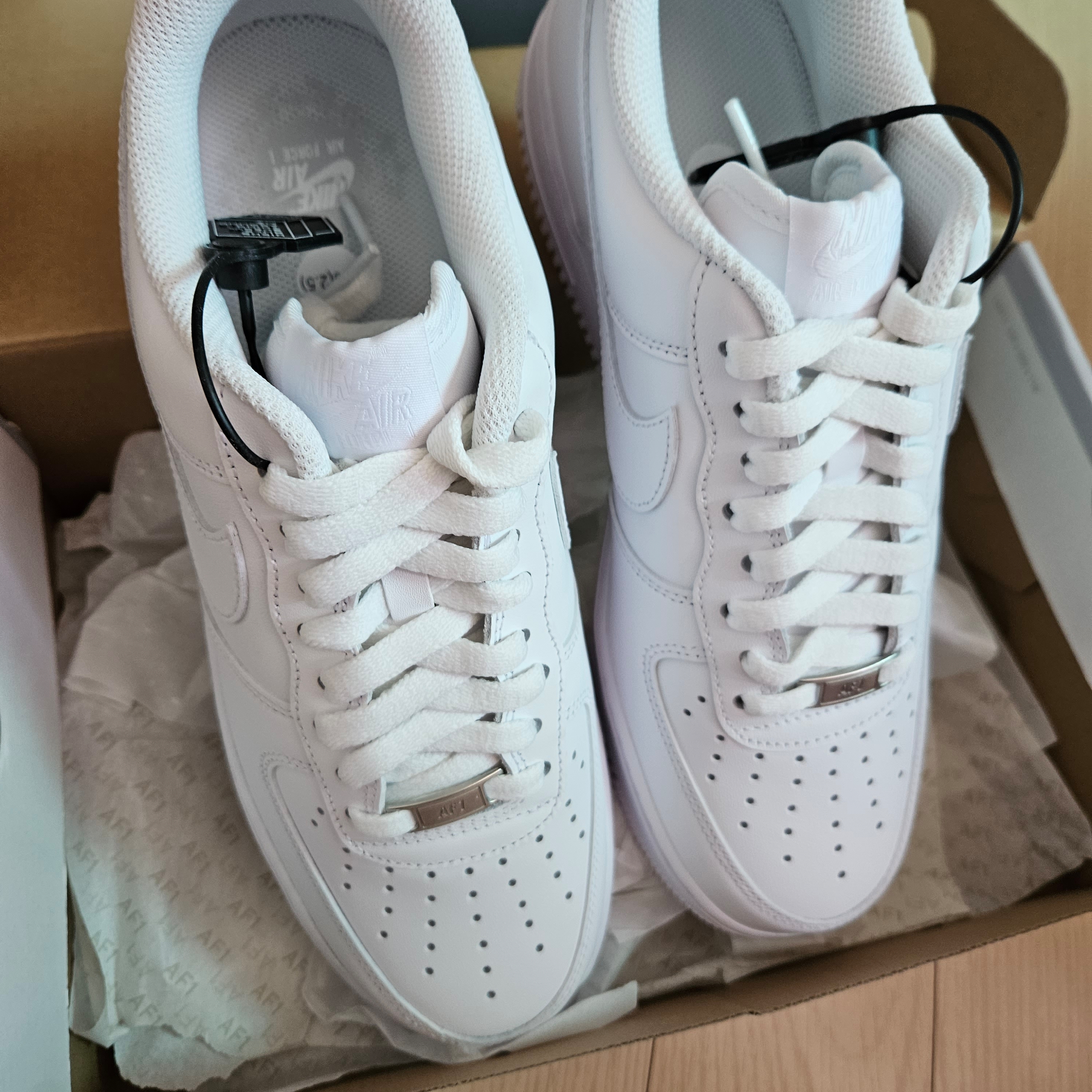 Nike Air Force 1 '07 Low White 착용 스타일 - 1