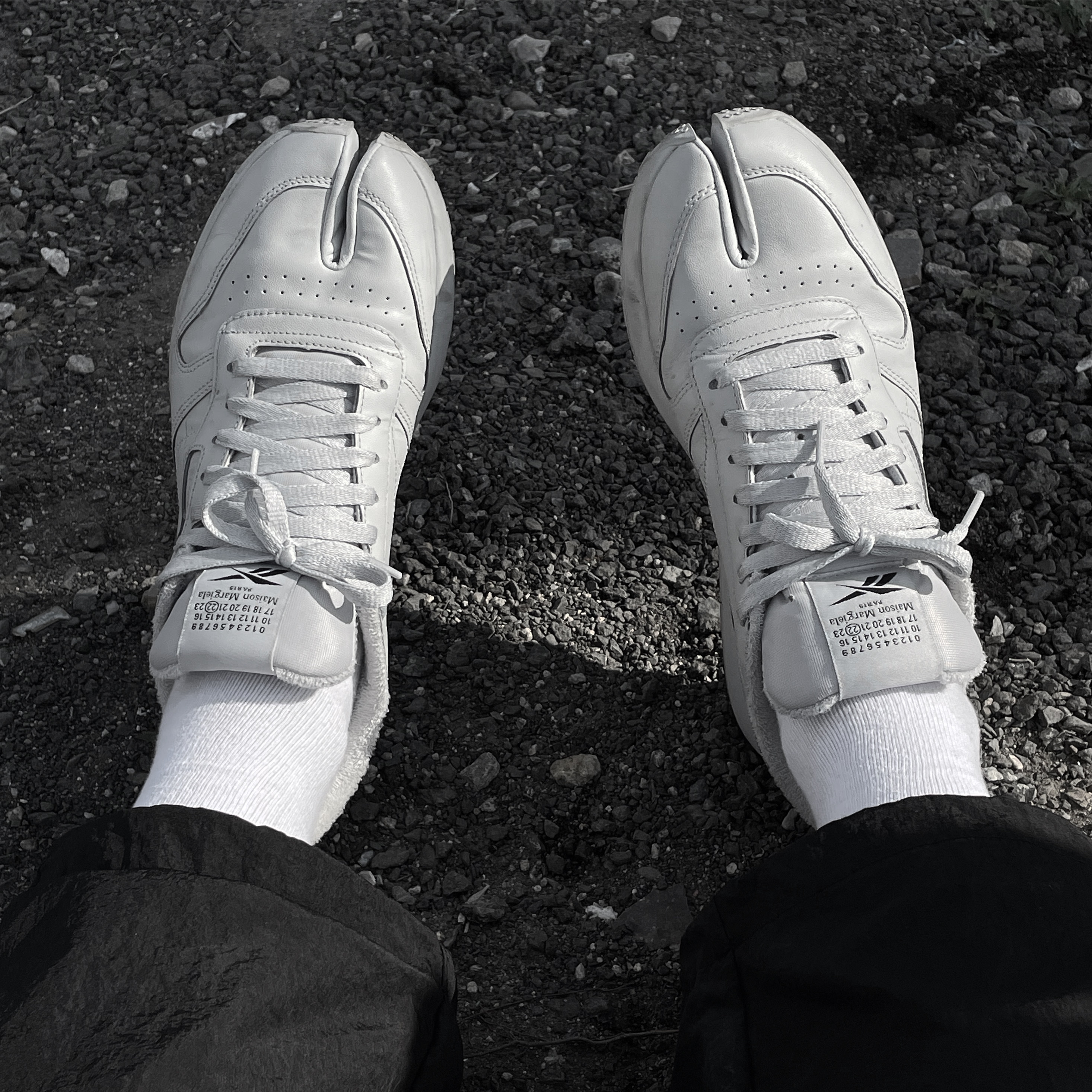 Reebok x Maison Margiela Classic Leather Tabi Shoes Grey 착용 스타일