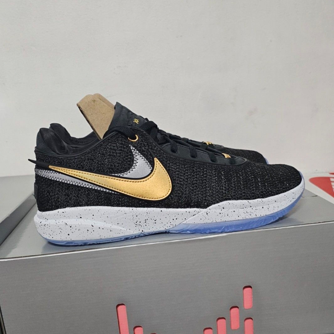 Nike LeBron XX EP Black Metallic Gold 착용 스타일 - 2