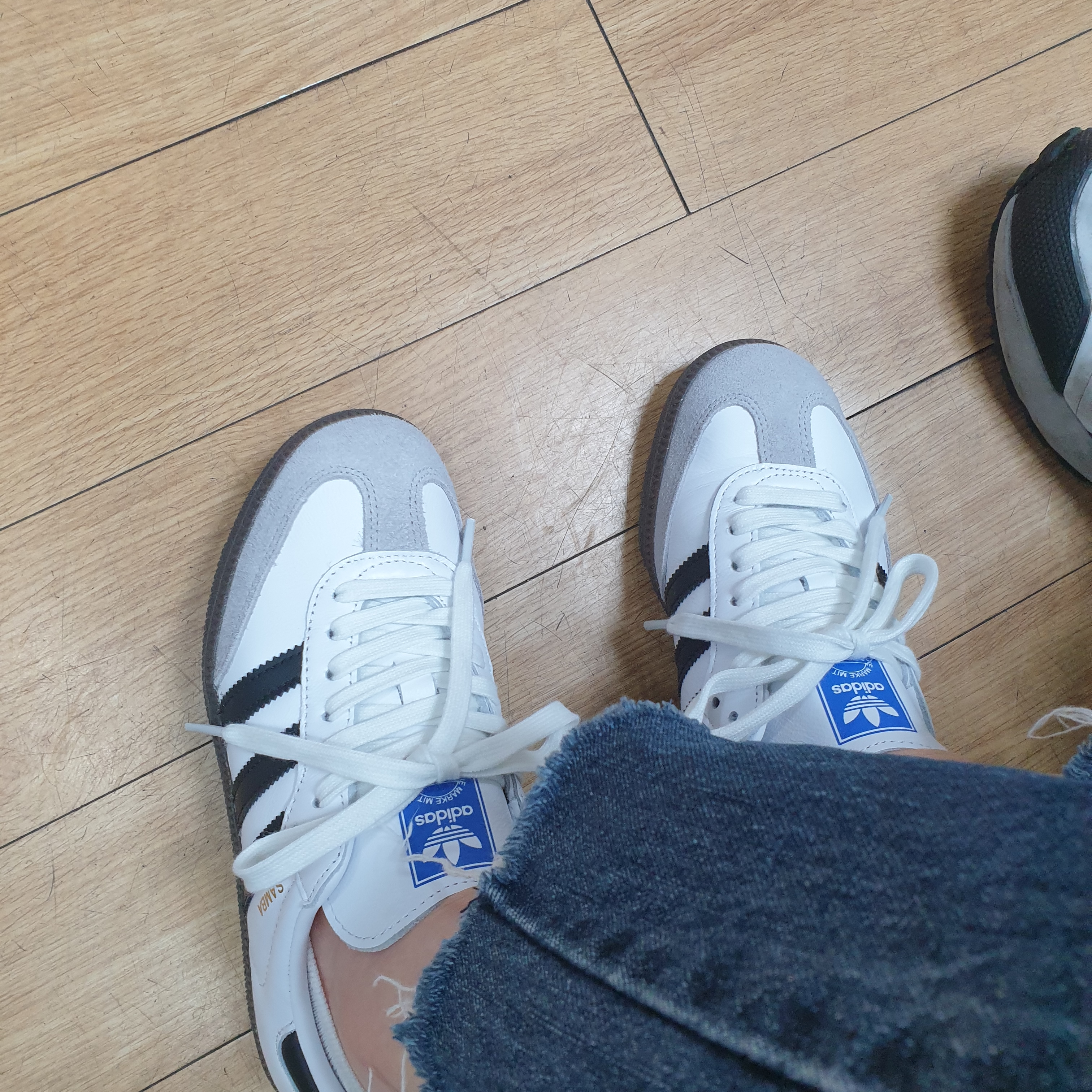 Adidas Samba OG Cloud White 착용 스타일 - 2
