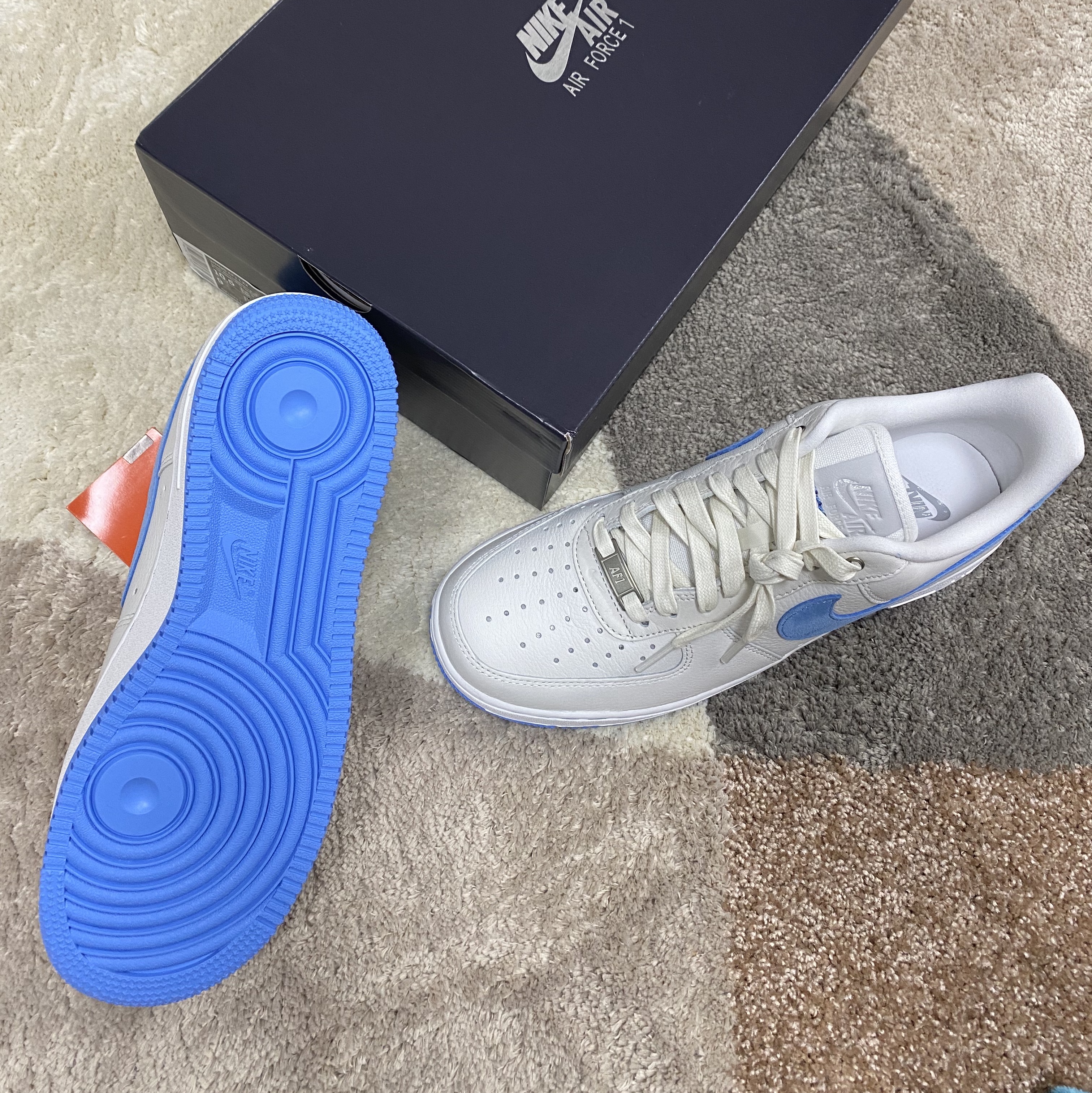 (W) Nike Air Force 1 LXX University Blue 착용 스타일 - 2