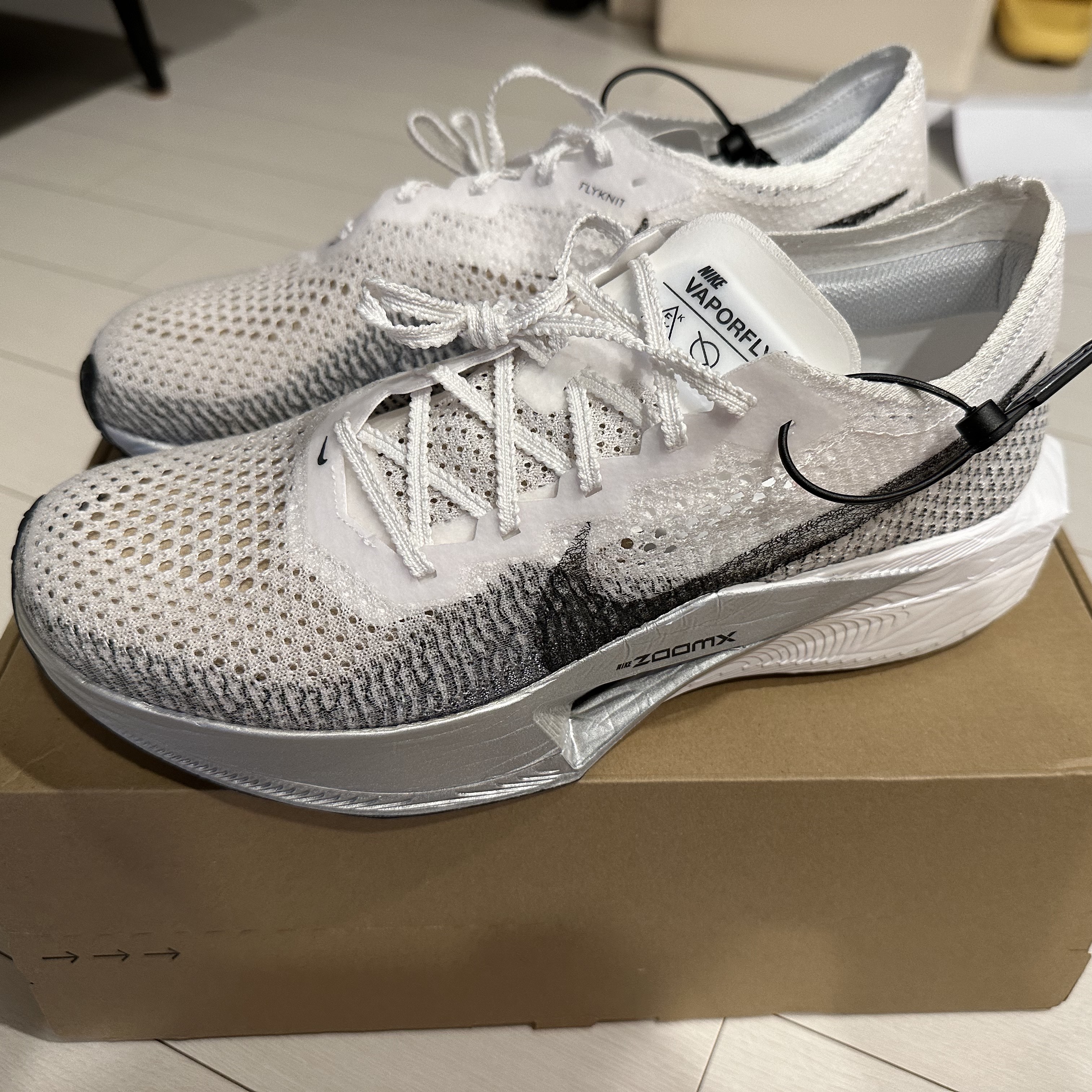 Nike ZoomX Vaporfly Next% 3 White Grey 착용 스타일