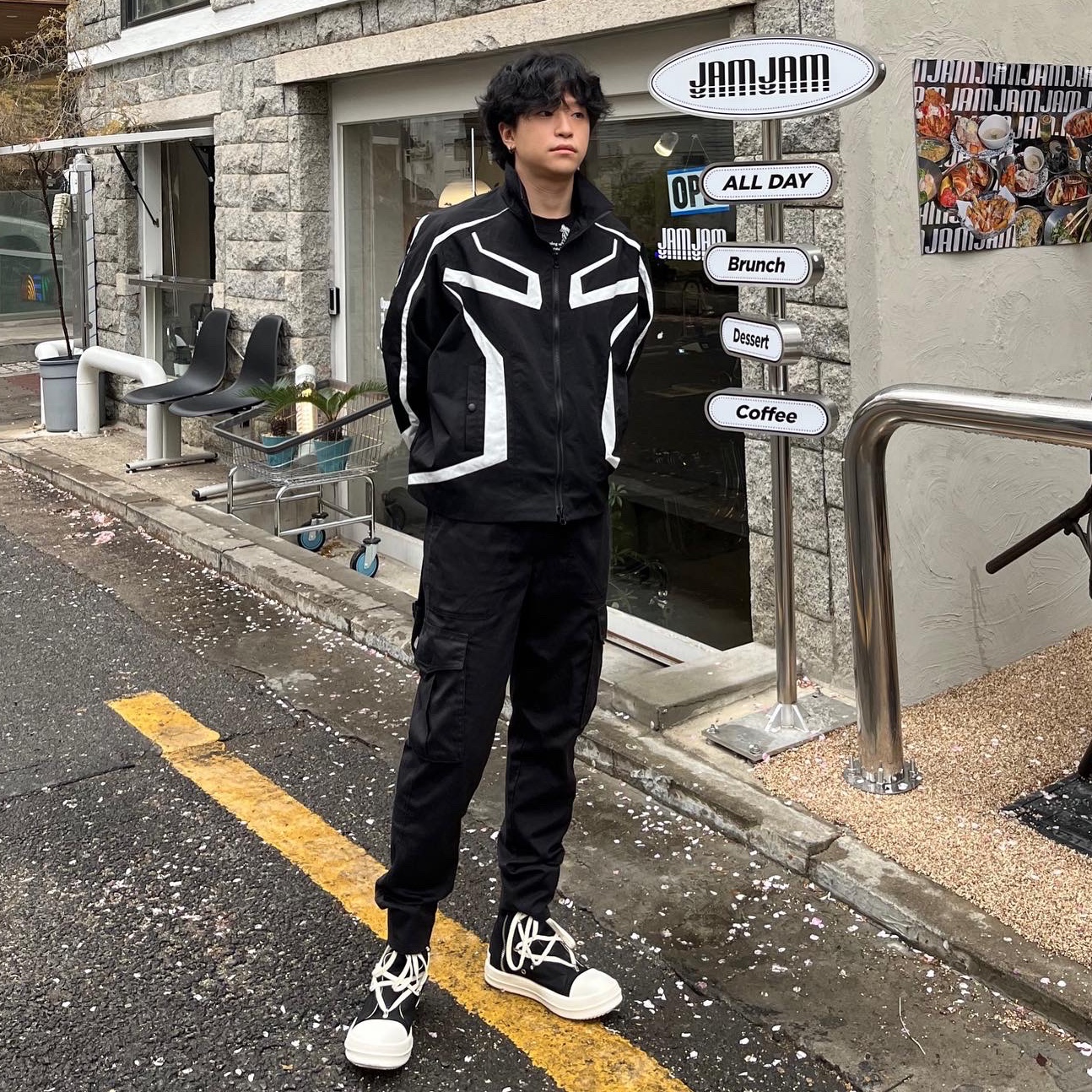 (W) Rick Owens Full Grain Calf Leather Sneakers Black Milk White, Rick Owens Full Grain Calf Leather Sneakers Black Milk White 착용 스타일 - 2